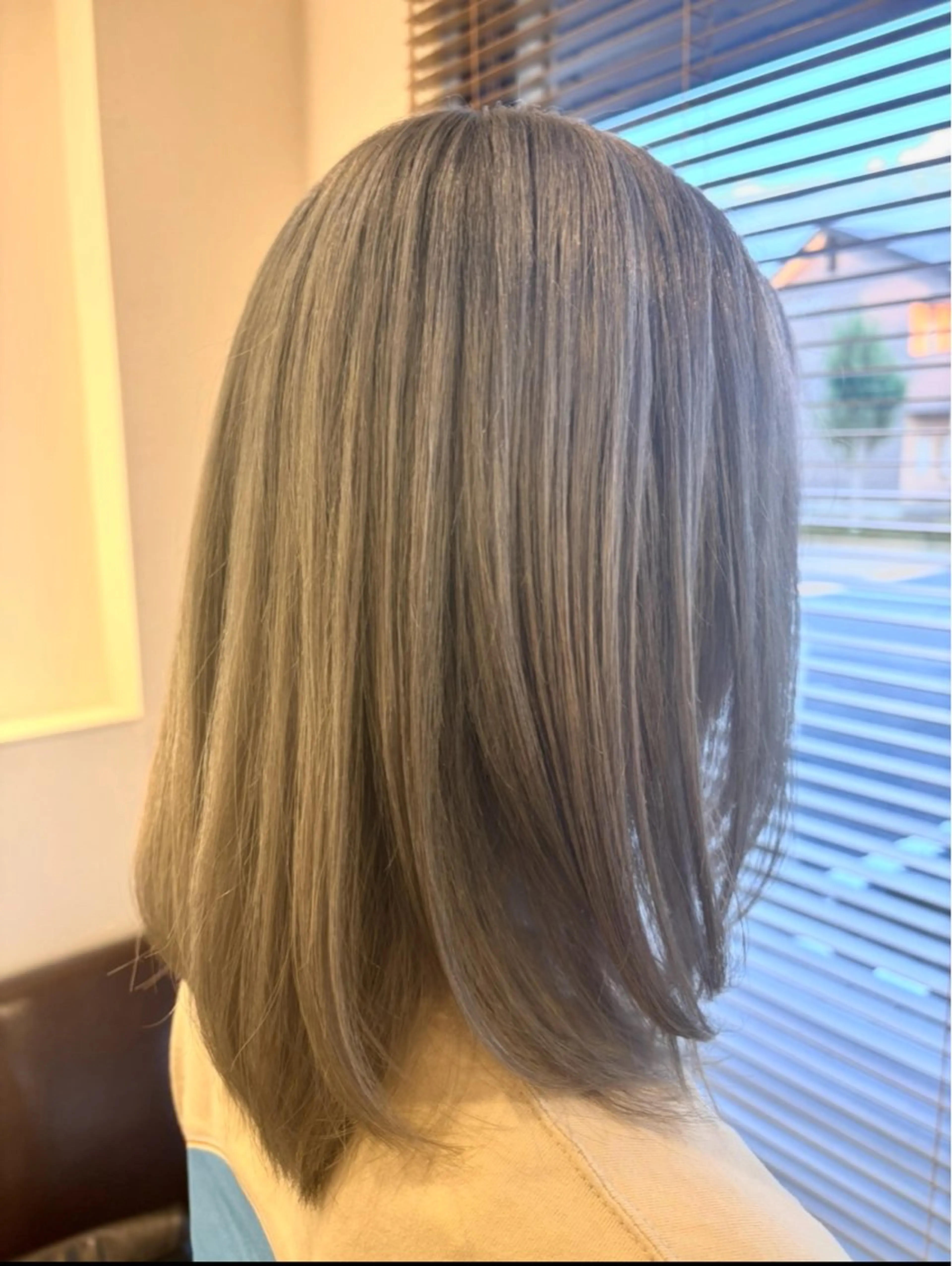 ミディアム カラー ボブ レイヤーカット 小顔カット 外ハネヘア mayuka GRUNWAYのヘアスタイル