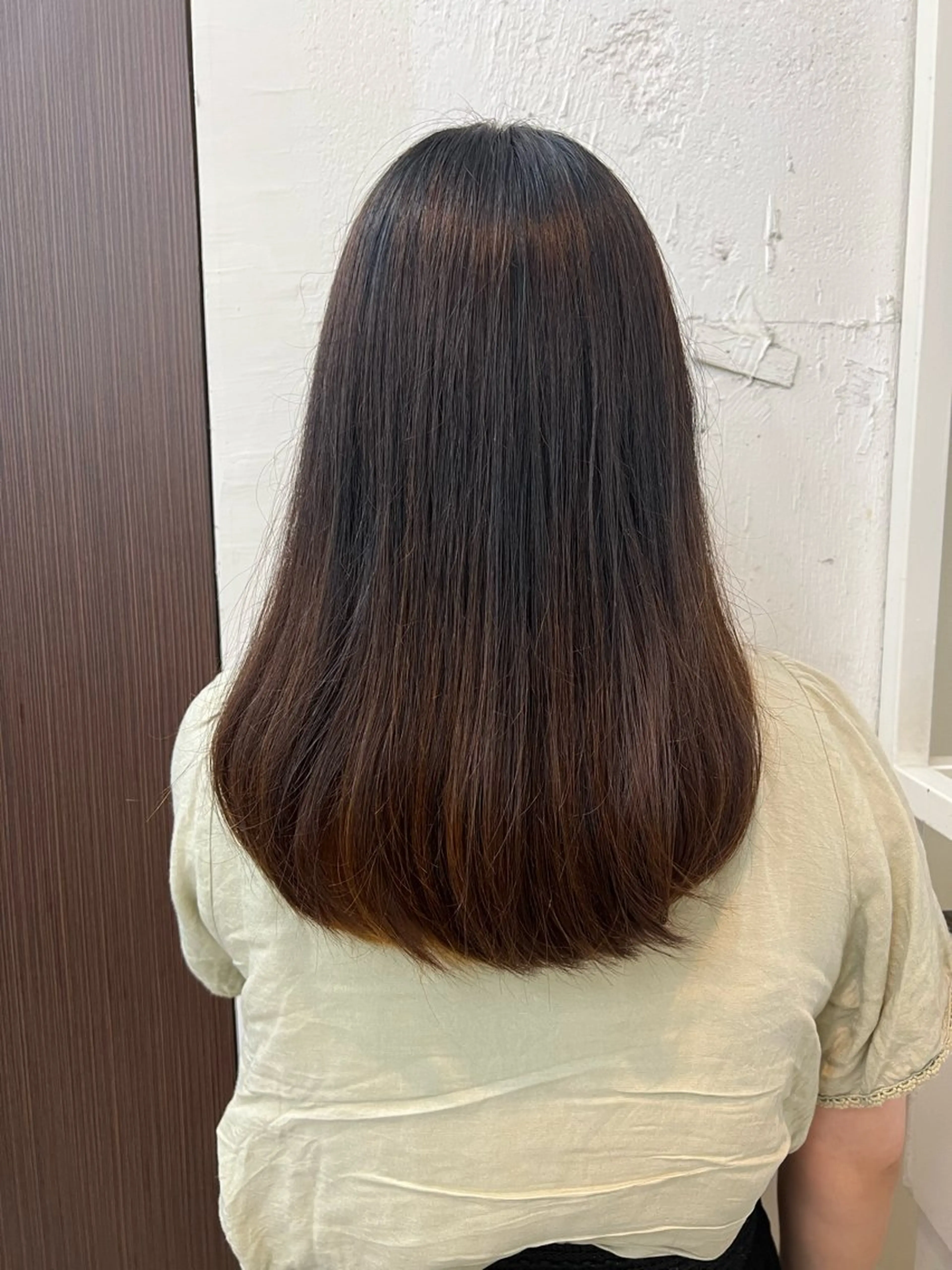 セミロング アトリエファゴ Yuineのヘアスタイル