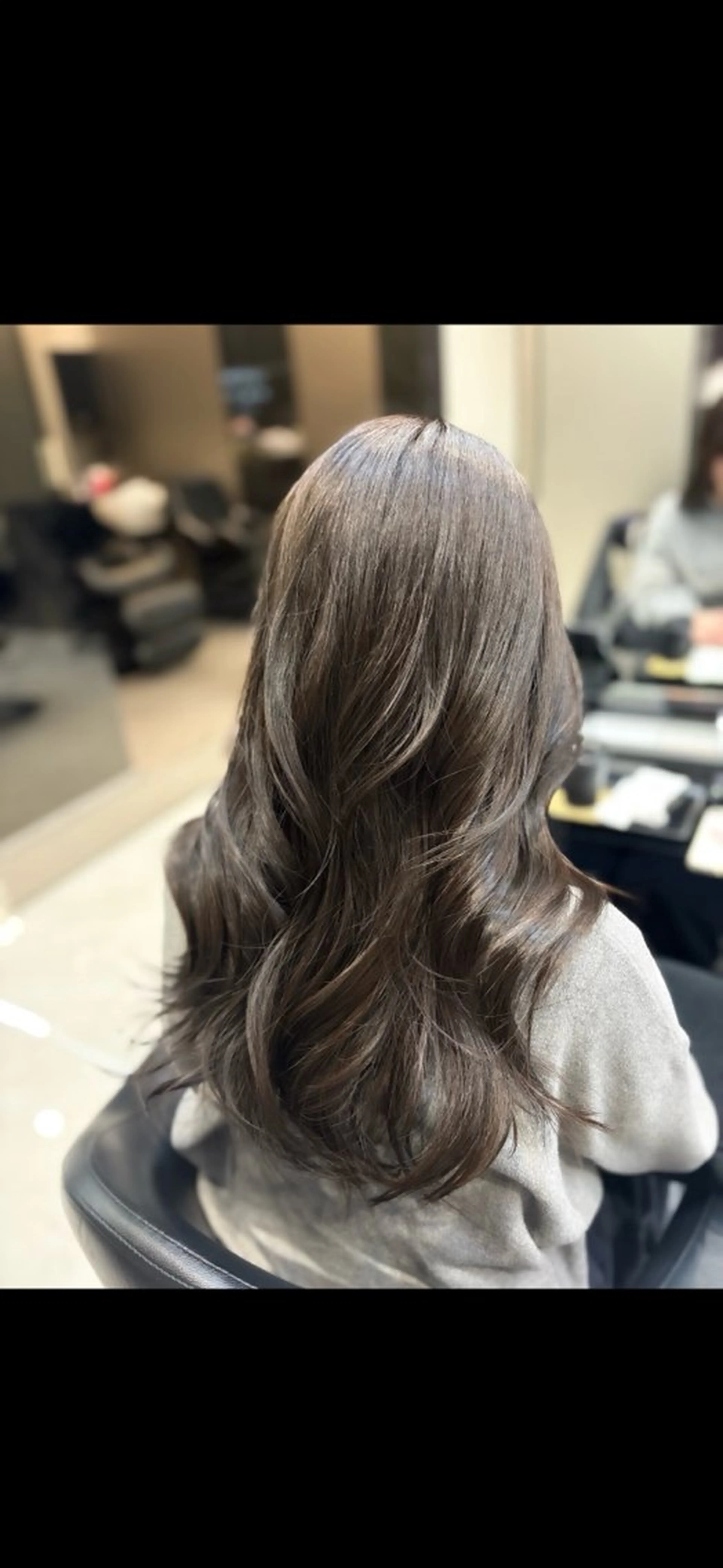 ロング カラー ヘアカラー 秋屋 美々梨のヘアスタイル