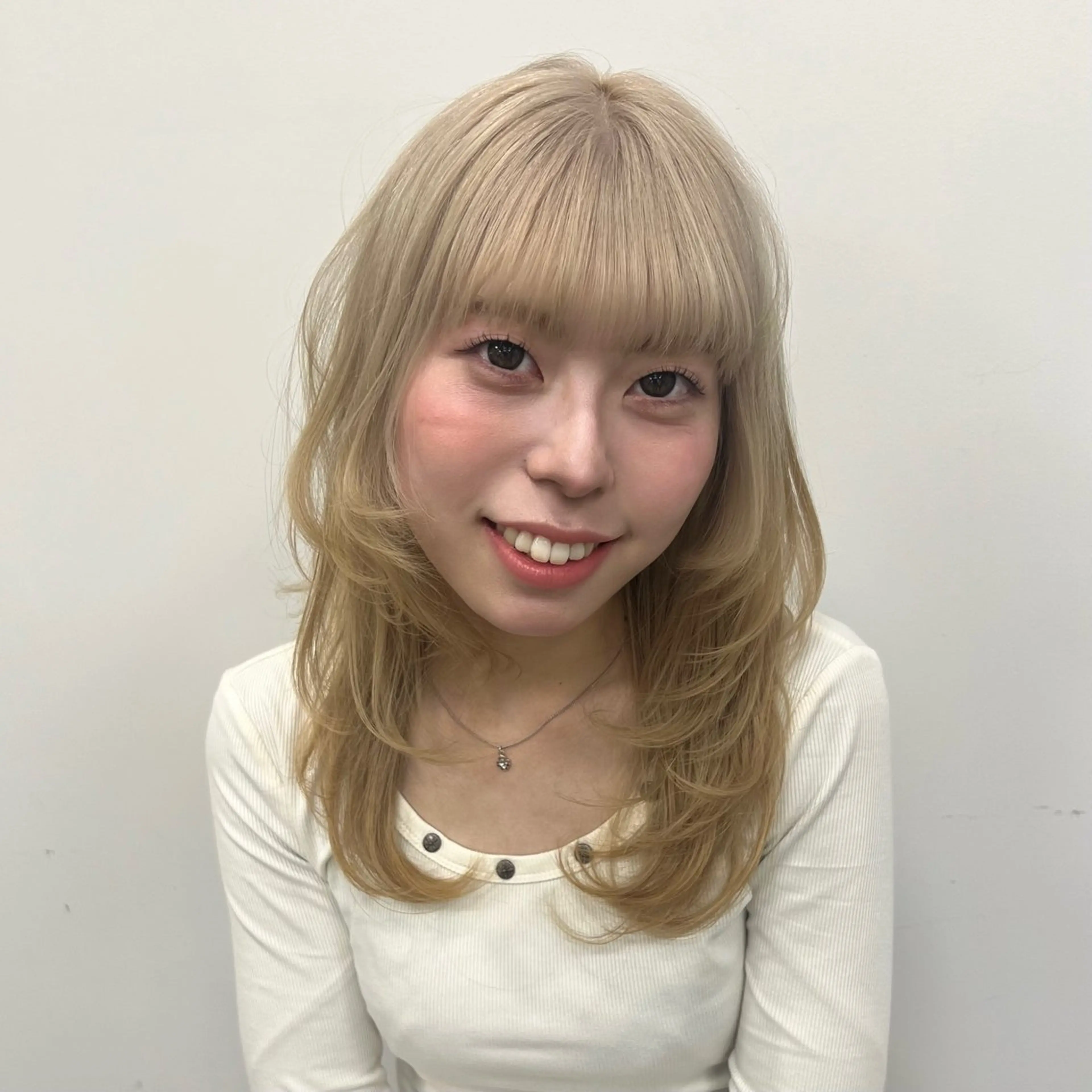 セミロング ヘアカラー llwy所属・🌺名古屋ハイトーン デザインSOLA🌺のヘアスタイル