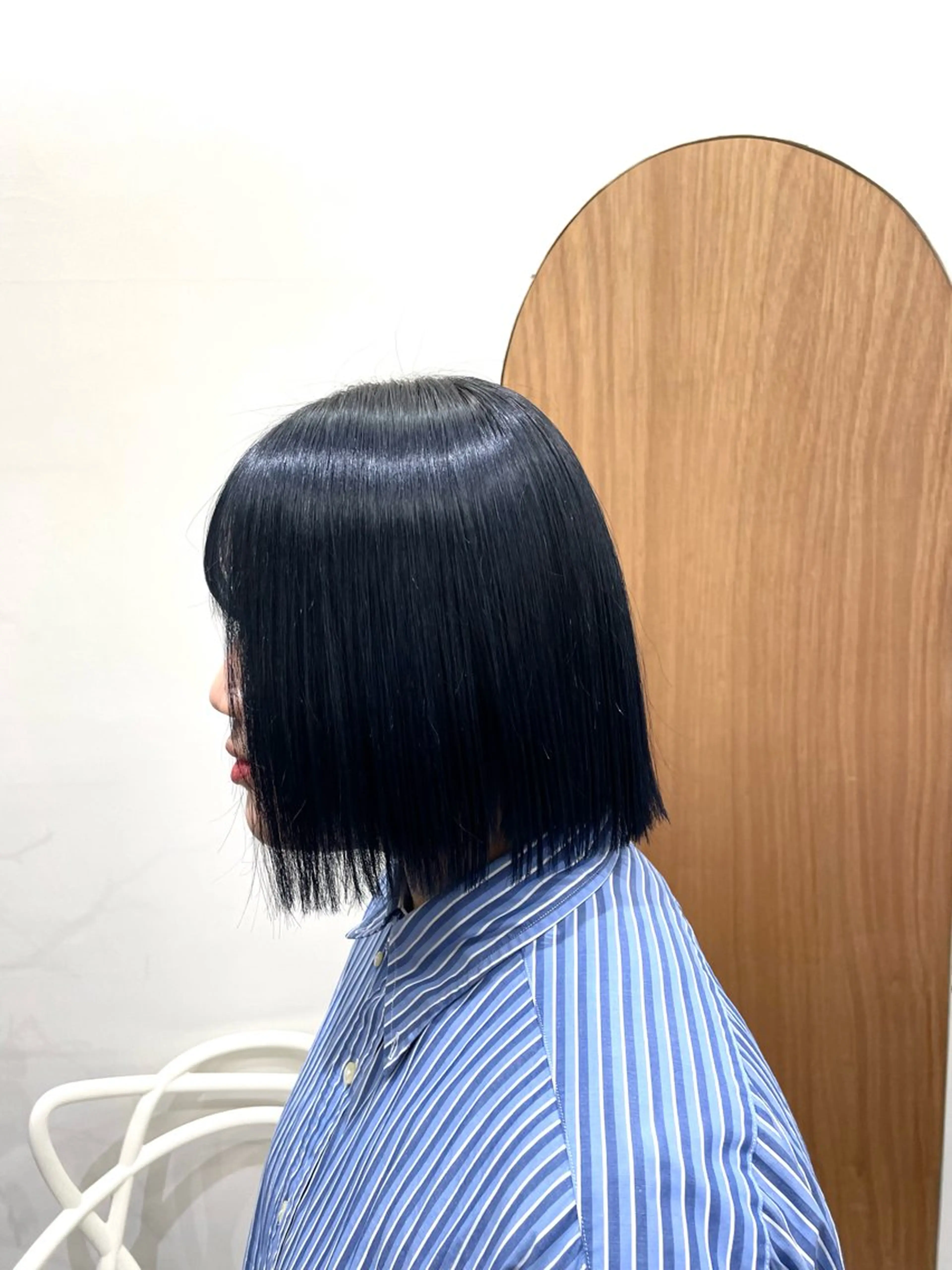 ショート カラー 黒髪 ブリーチ ブルーカラー ブルーブラック 慎太朗/パーマ/ボブ /センターパートのヘアスタイル