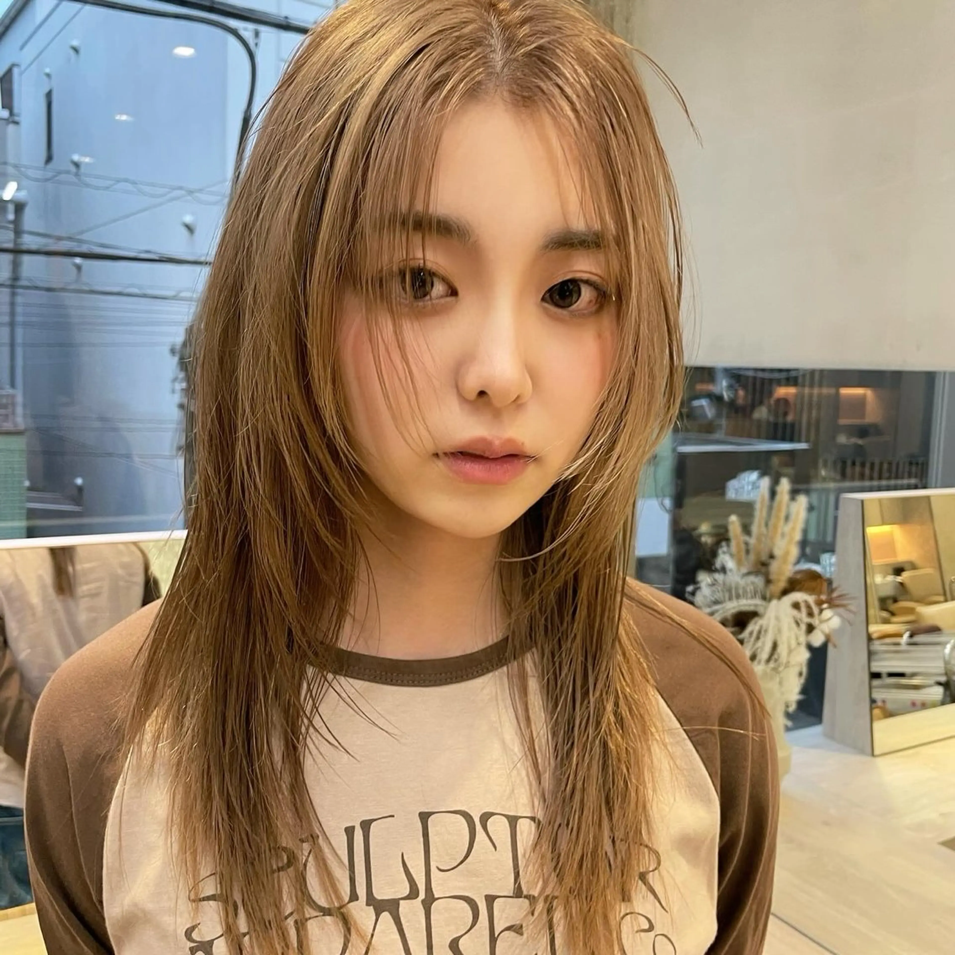 セミロング ⭐ハイトーンブリーチ ミルクティーピンクのヘアスタイル