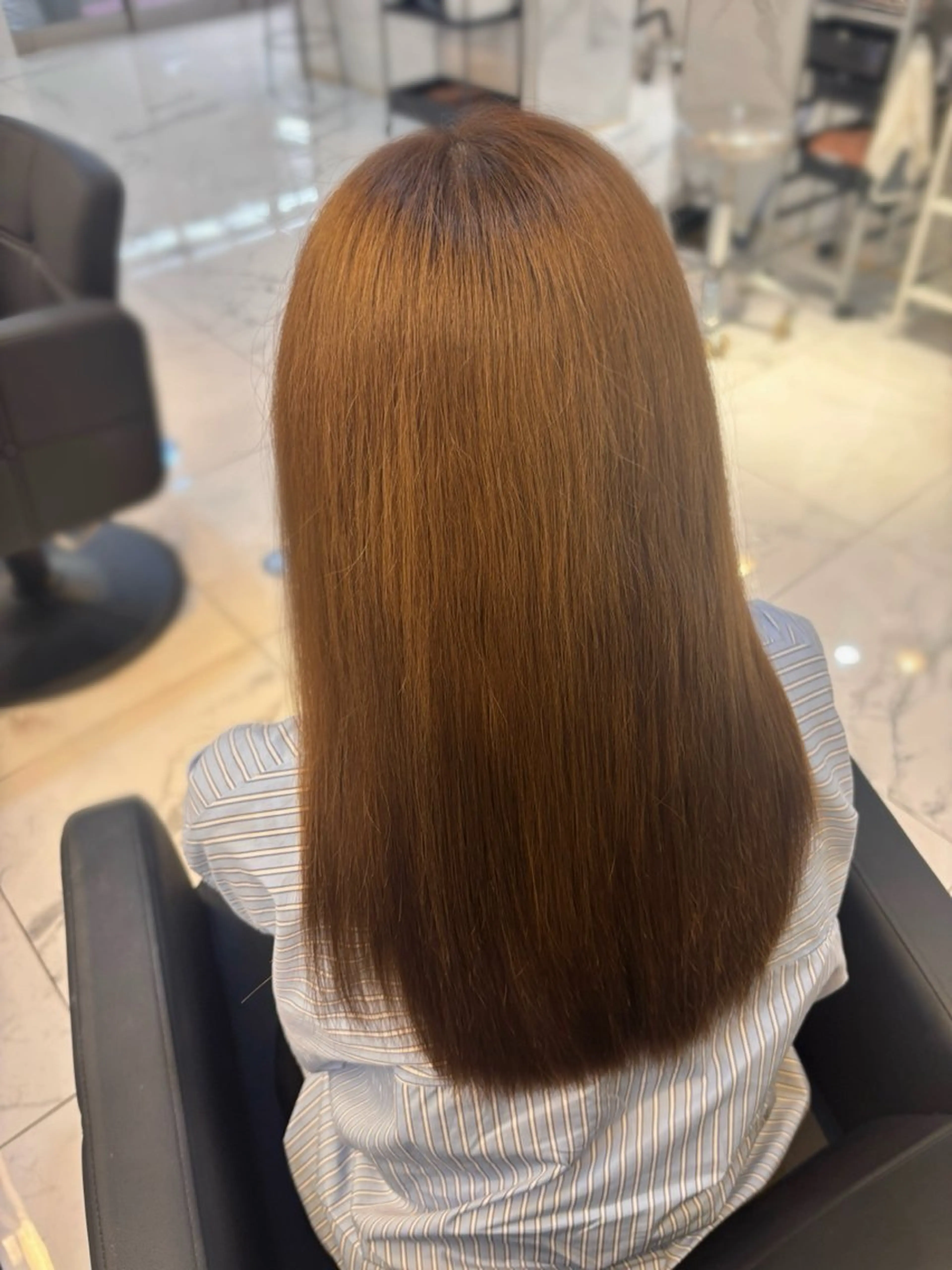 セミロング ヘアカラー 𝐿𝑒𝑒 四ツ橋 𝑅𝐴𝑁𝐴のヘアスタイル