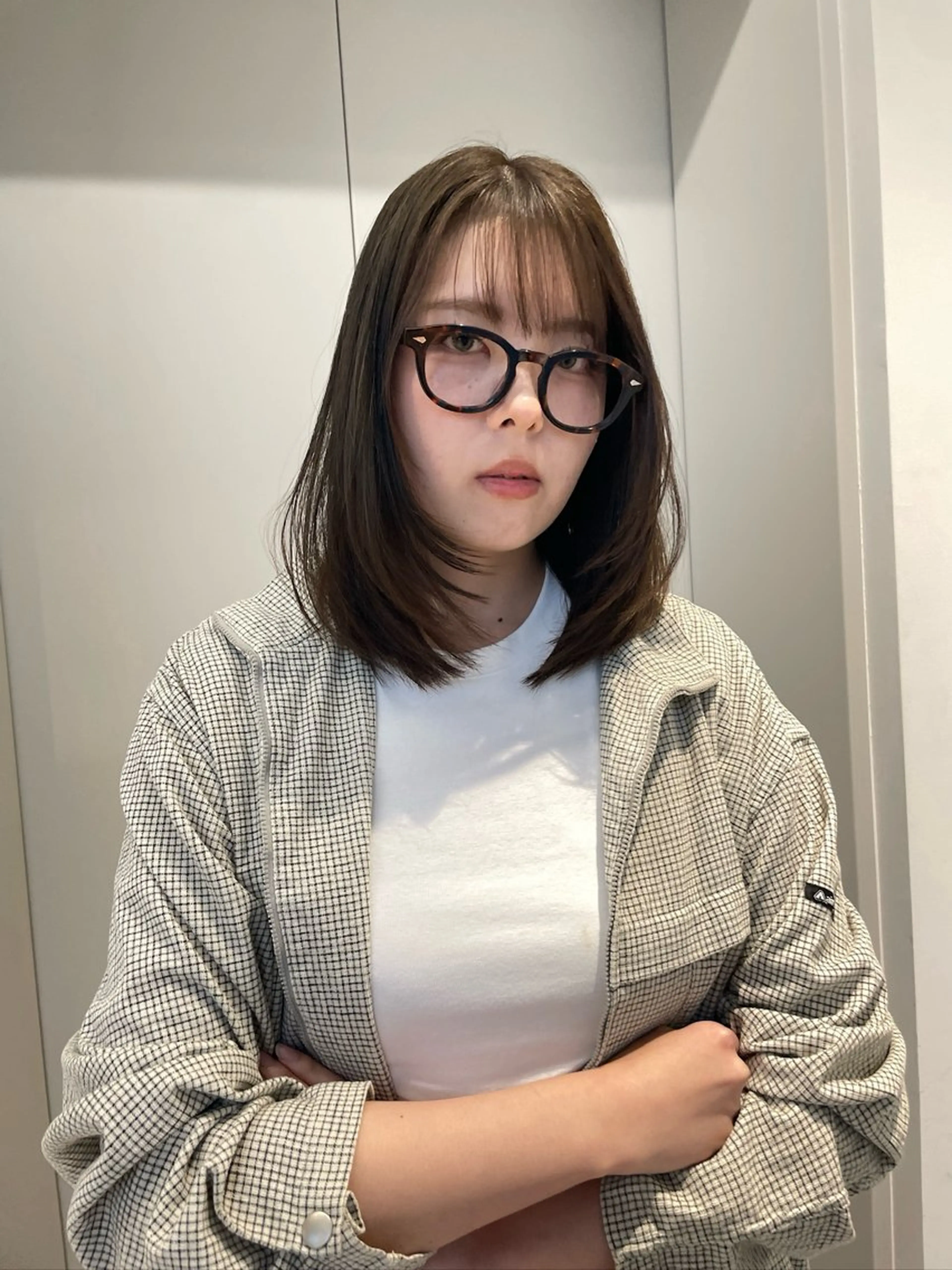 ミディアム カラー 伸ばしかけ カット ヘアカラー 抜け感ボブ×パーマ ｜kazaneのヘアスタイル