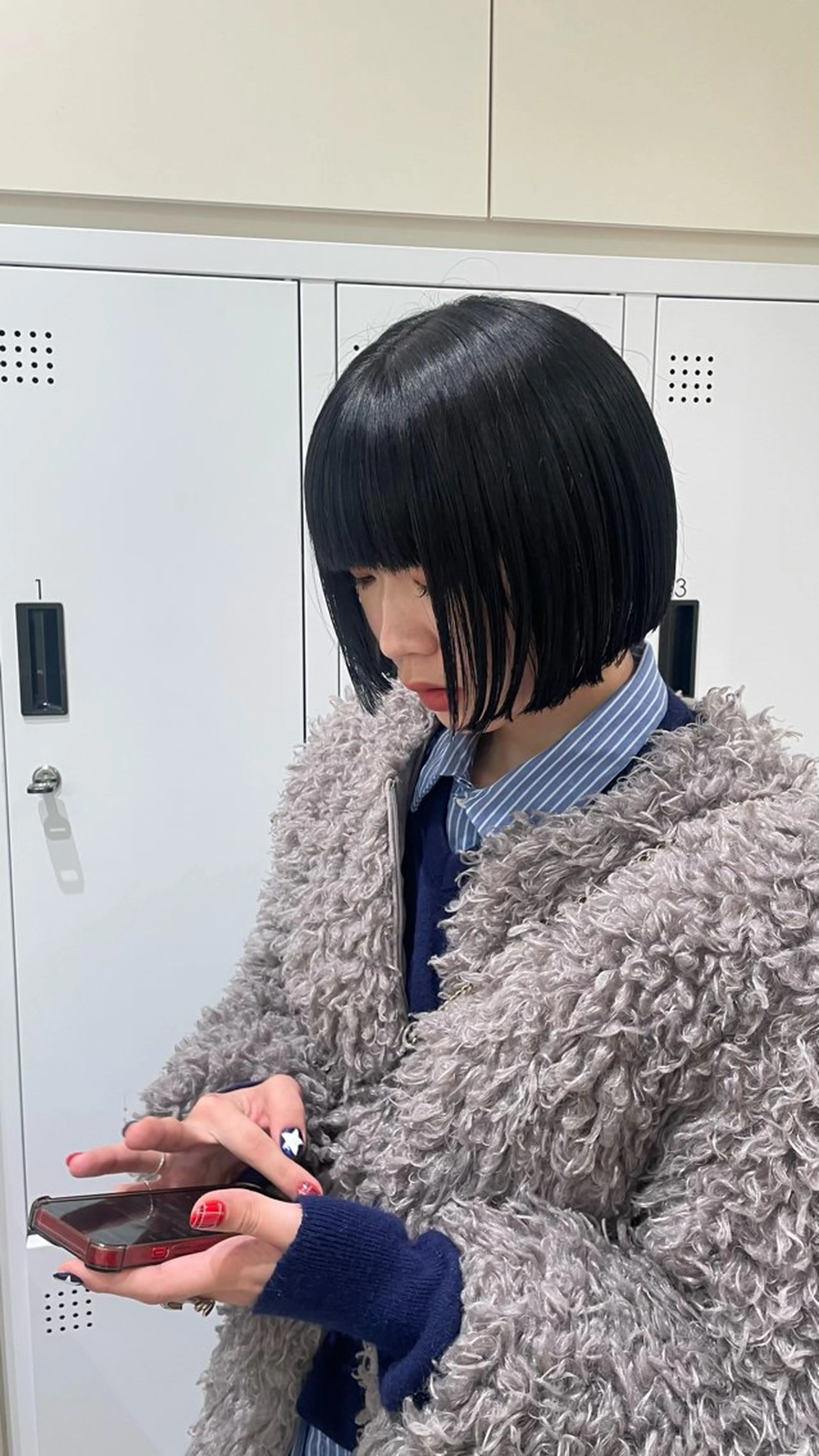 ショート カラー 黒髪 ブルーカラー ブルーブラック 垢抜け小顔レイヤー オリーブ/スミレのヘアスタイル