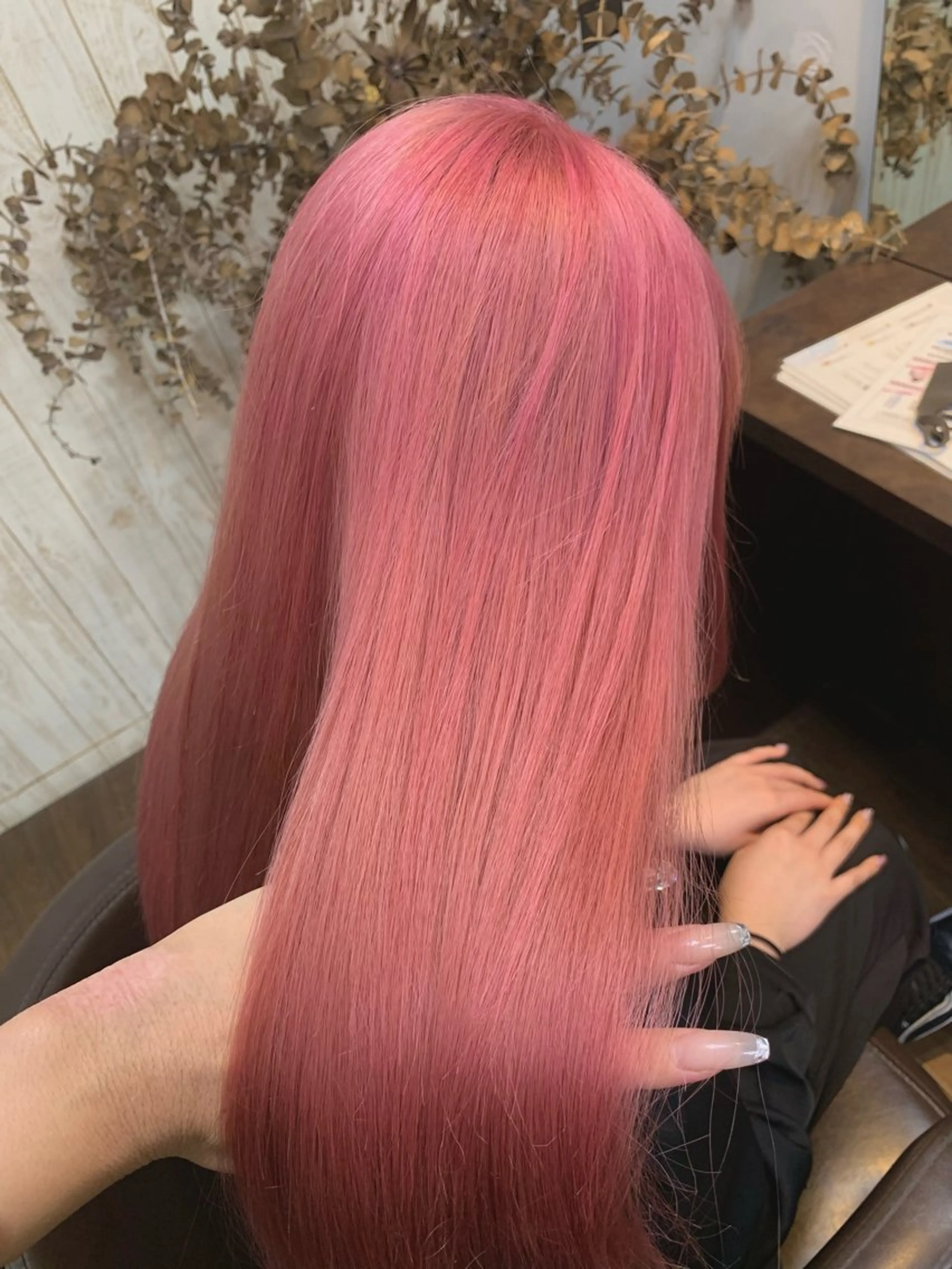 ロング カラー ピンクカラー ヘアカラー トリートメント 小笠原 菜緒のヘアスタイル