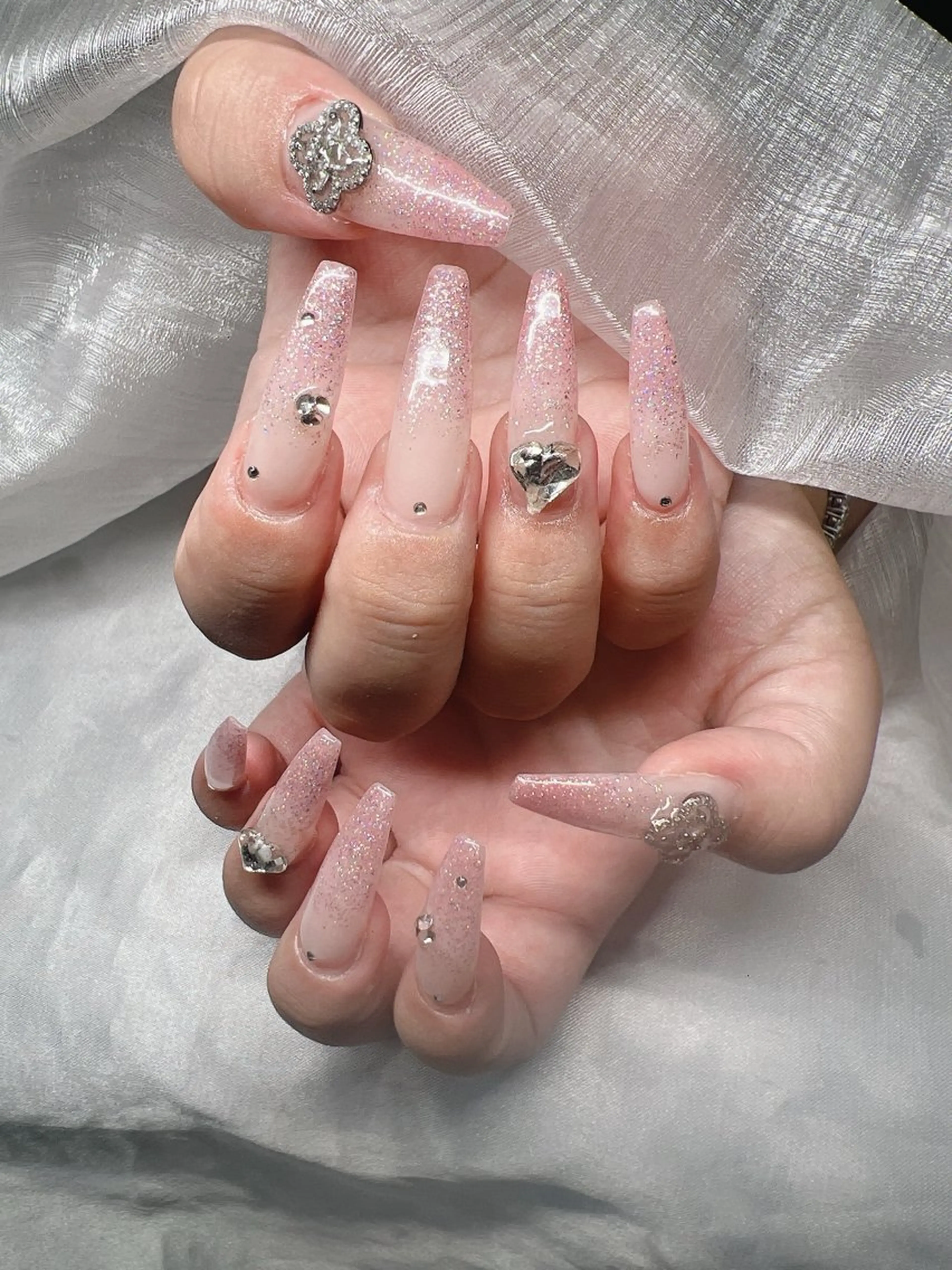 ネイル 長さ出し グラデーション 卒業式 キラキラネイル マグネットネイル ハンドネイル Lee Nailsのネイルデザイン