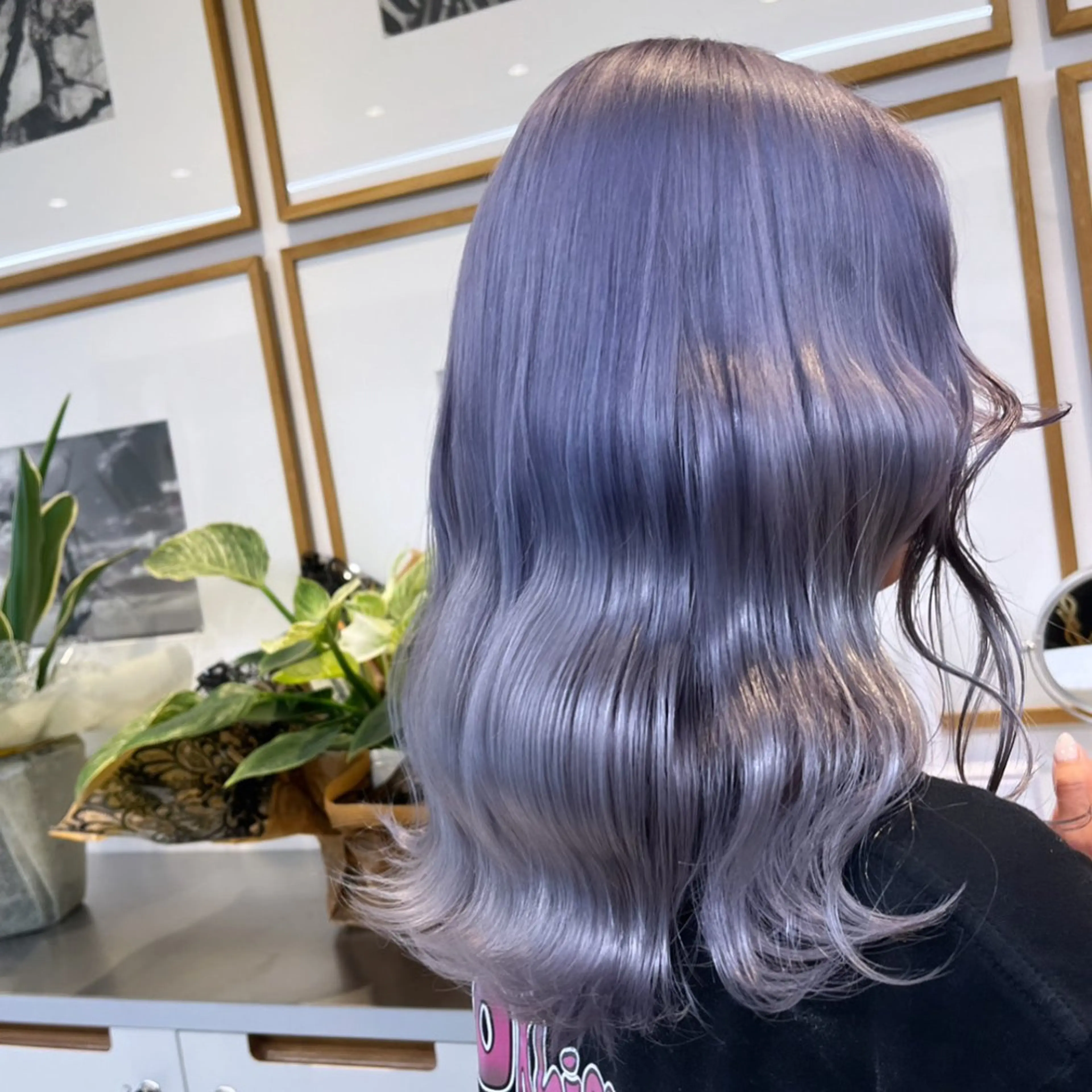 ミディアム カラー ブリーチ ブルーカラー ブルーラベンダー ハイトーンカラー ラベンダーカラー ヘアカラー トリートメント ヘッドスパ ヘアセット カジュアルを女っぽく 𝗮𝘆𝗮𝗰𝗼のヘアスタイル