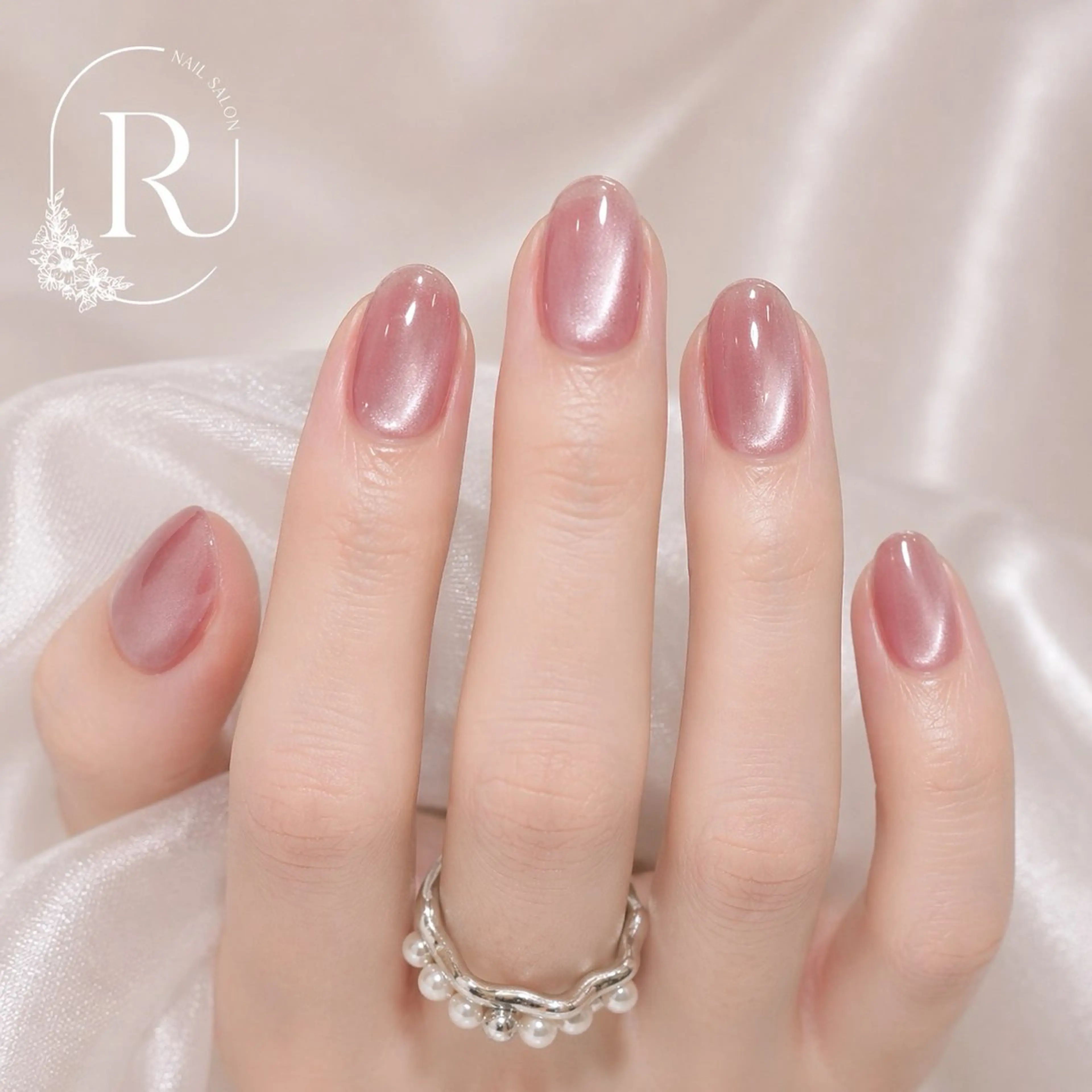 ワンカラー、マグネットネイルの写真