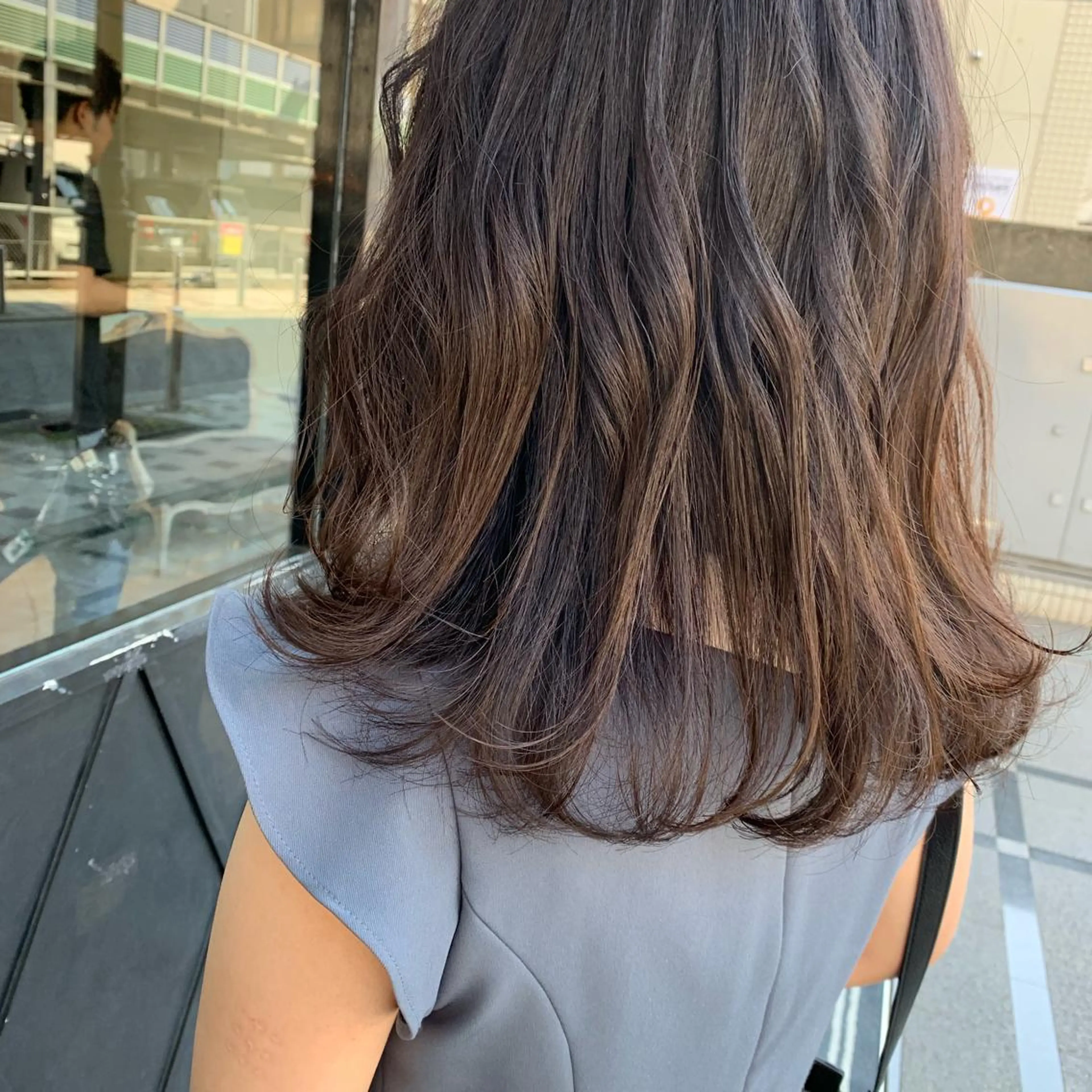 ロング カット ヘアカラー SAKINO. ベージュカラーのヘアスタイル