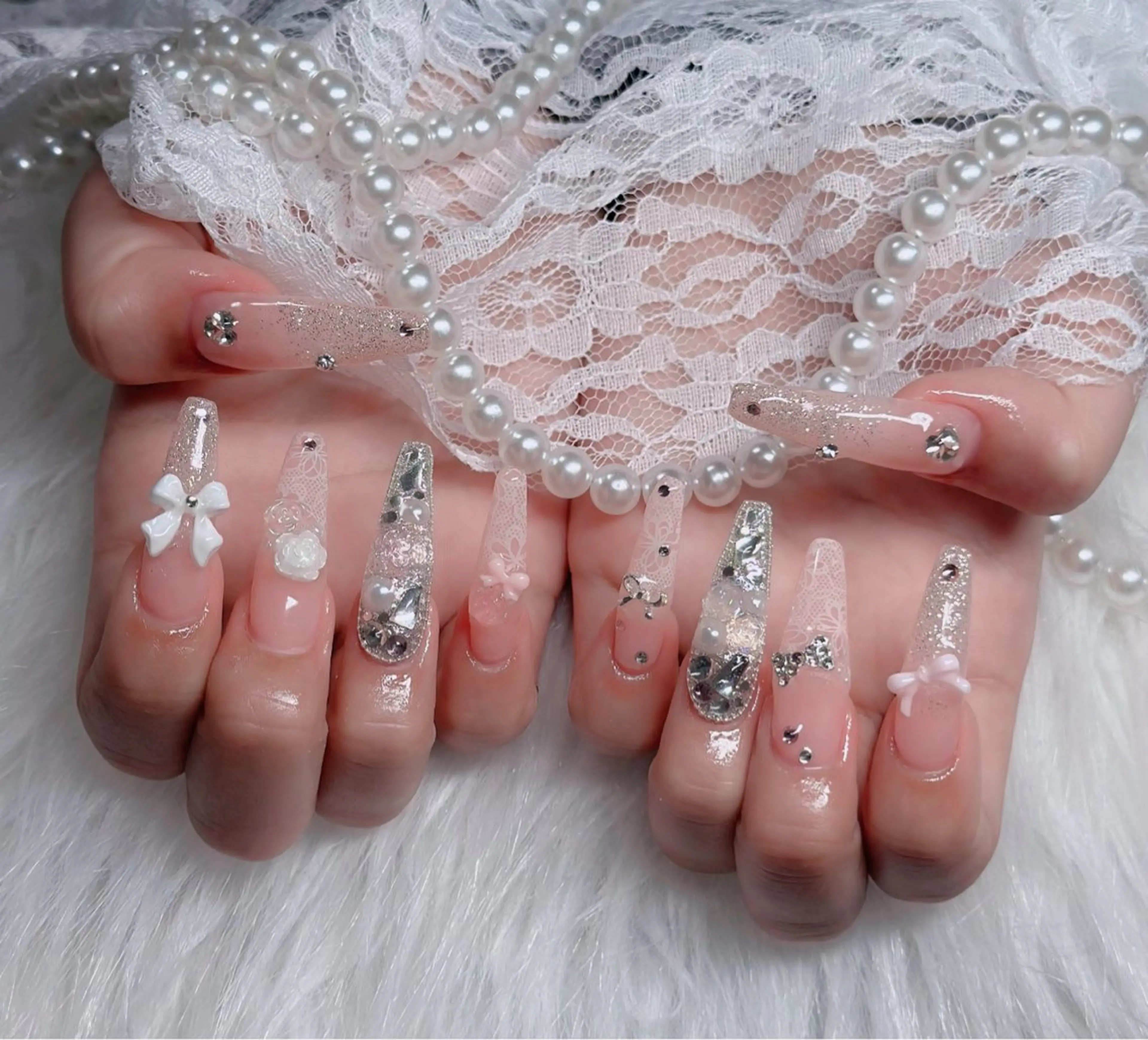 ネイル オーロラネイル フレンチネイル ジェルネイル ハロウィン キラキラネイル H.baby Nail Salonのネイルデザイン