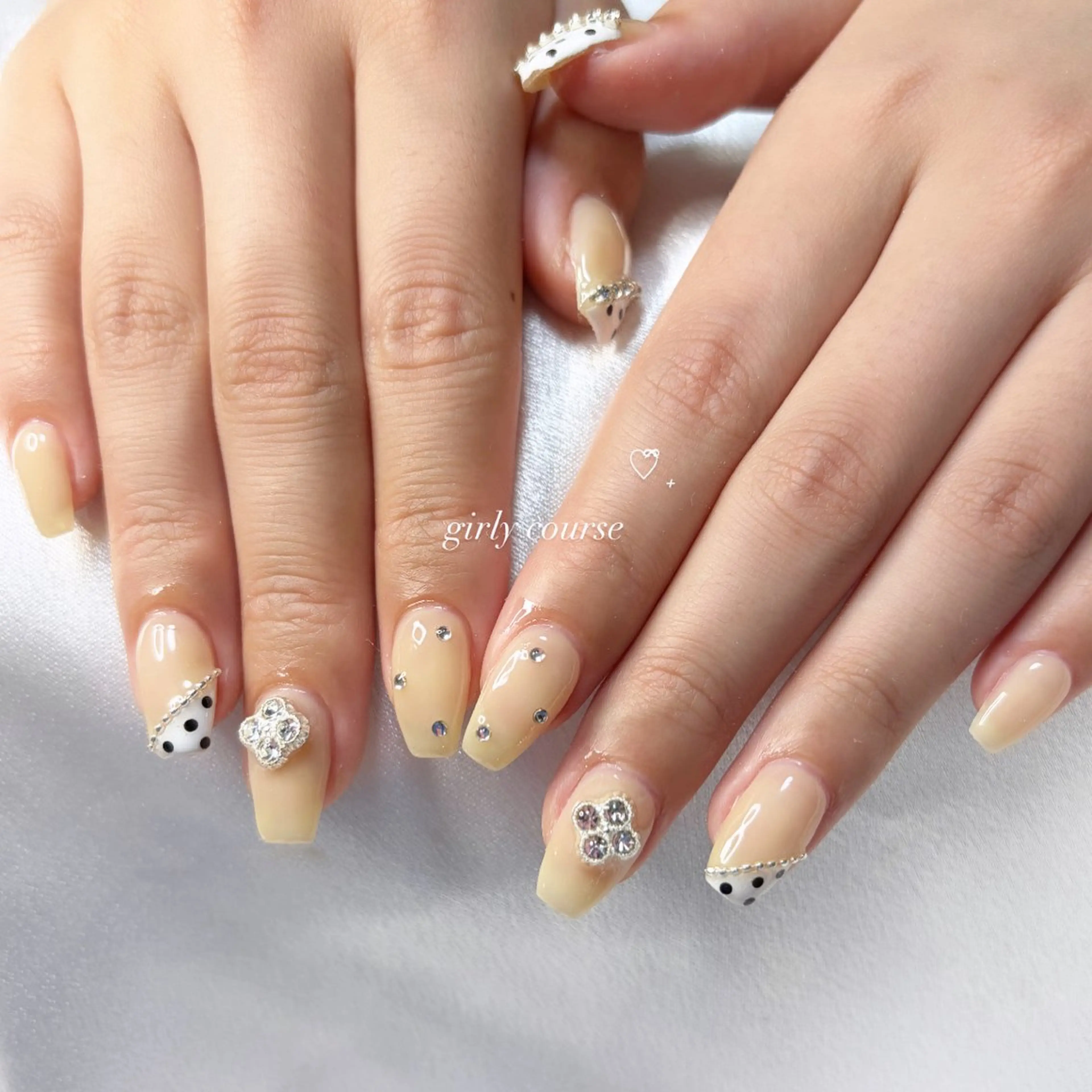 セミロング ハンドネイル soin.nail aiのネイルデザイン