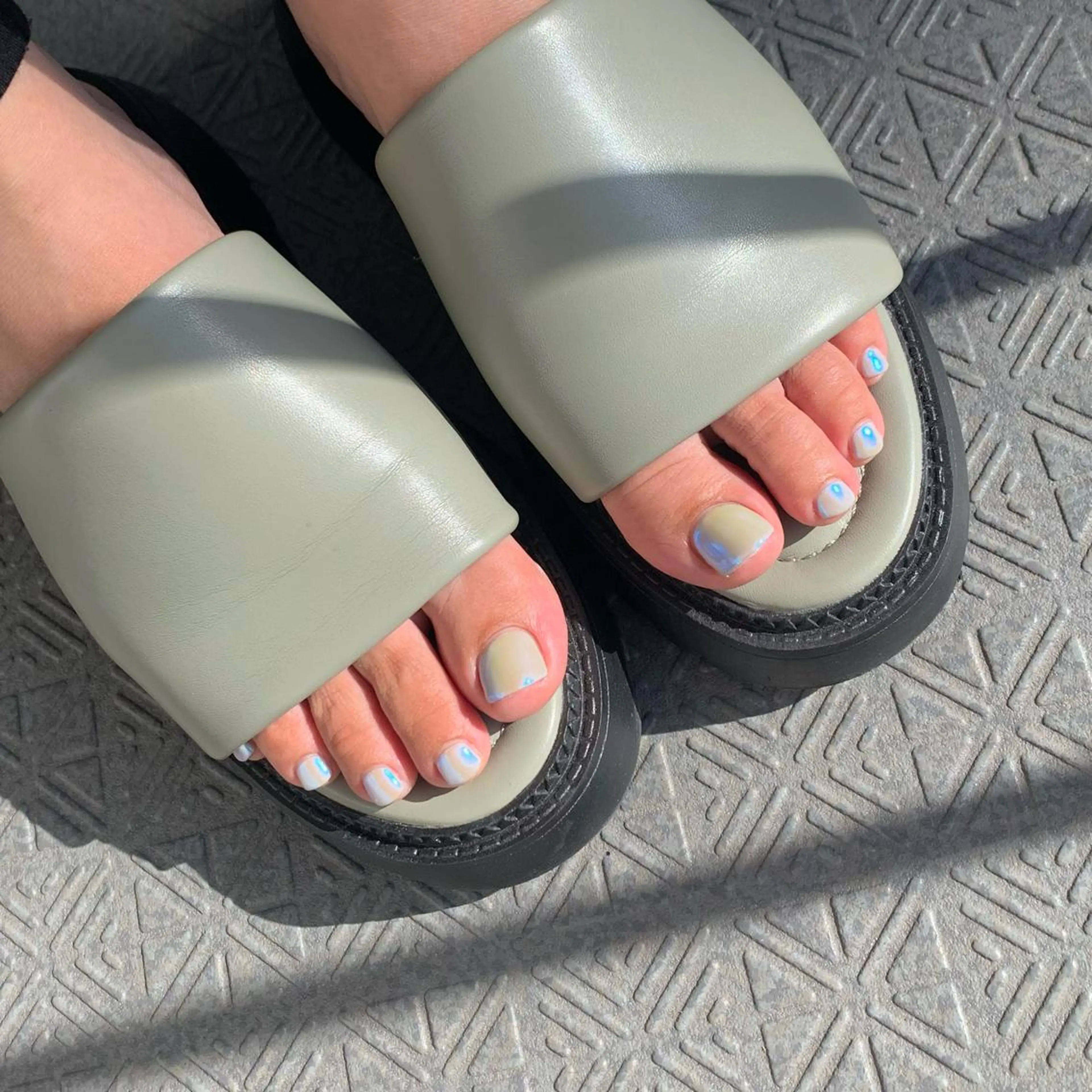 ネイル マグネットネイル ミラーネイル フットネイル Nailsalon Fave/Rinaのネイルデザイン