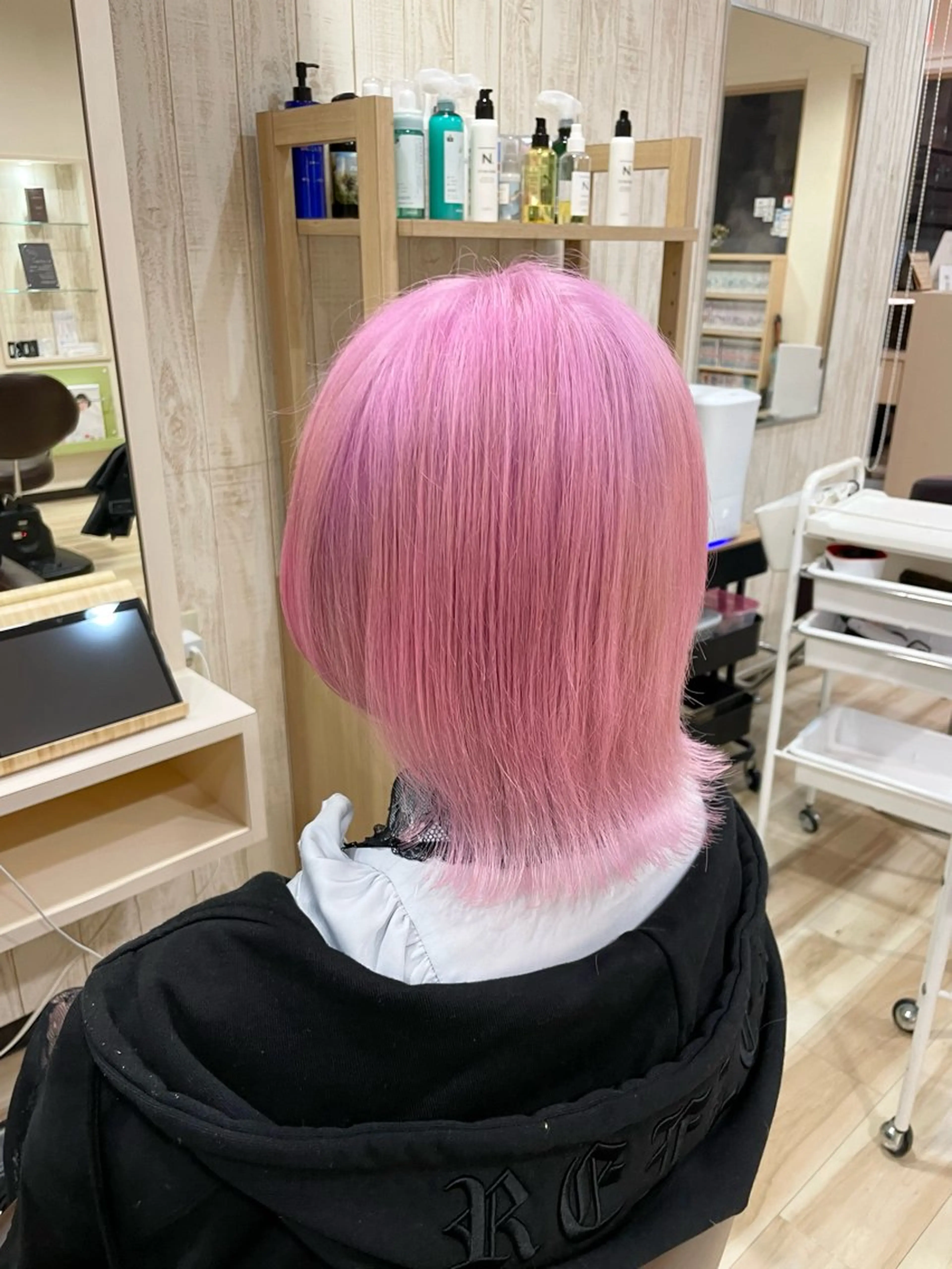 ミディアム カラー ブリーチ ピンクカラー 🌈派手髪ハイトーン 🌈鈴木亮太🌈のヘアスタイル