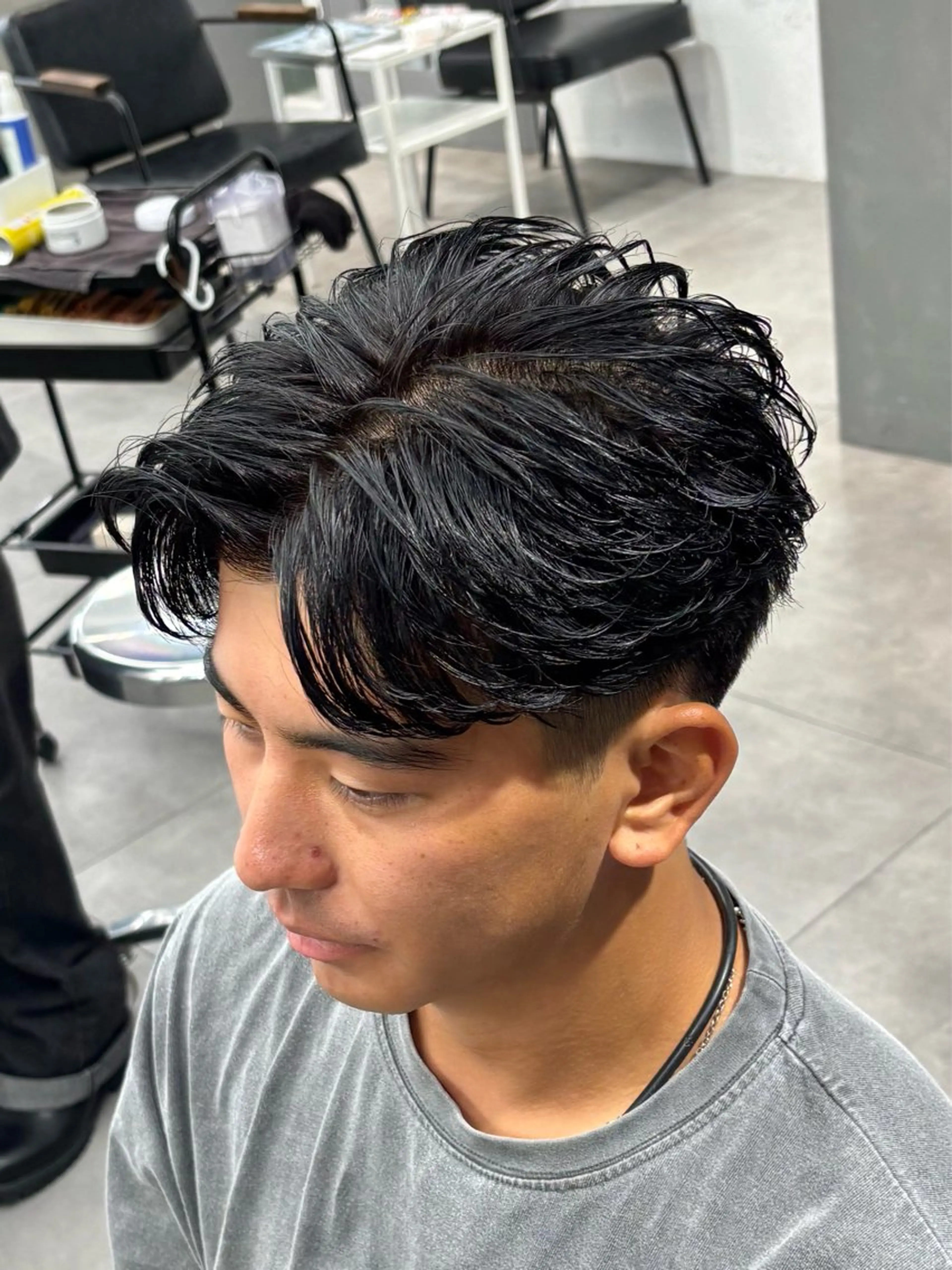 パーマ メンズ ビジネス フェザーパーマ メンズパーマ カット パーマ 【ØVARL】🦁 メンズパーマ/レオのヘアスタイル