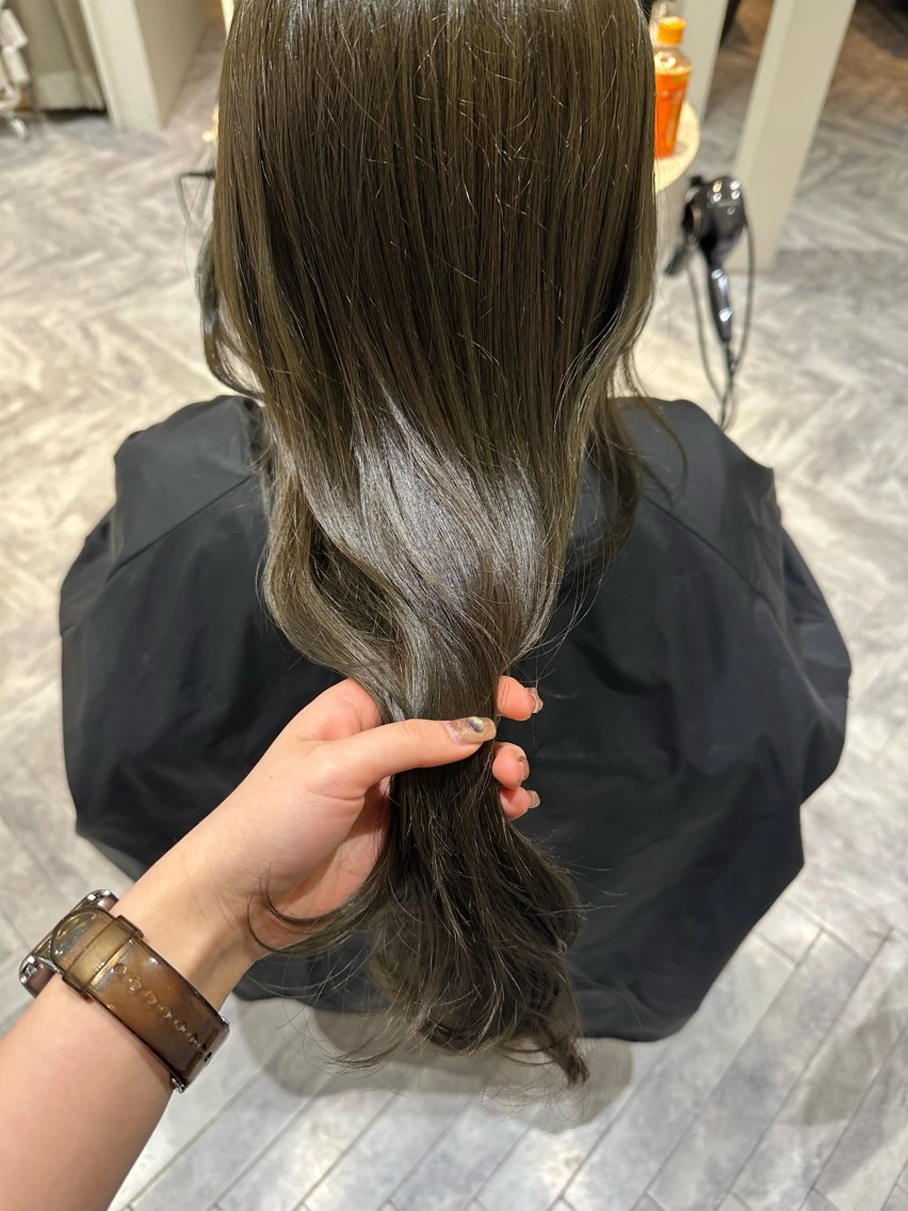 ロング カラー ブリーチ ハイトーンカラー ブリーチなしカラー オリーブカラー ボブ カット ヘアカラー トリートメント REINA☁️透明感 カラー/ぷつっと♡のヘアスタイル