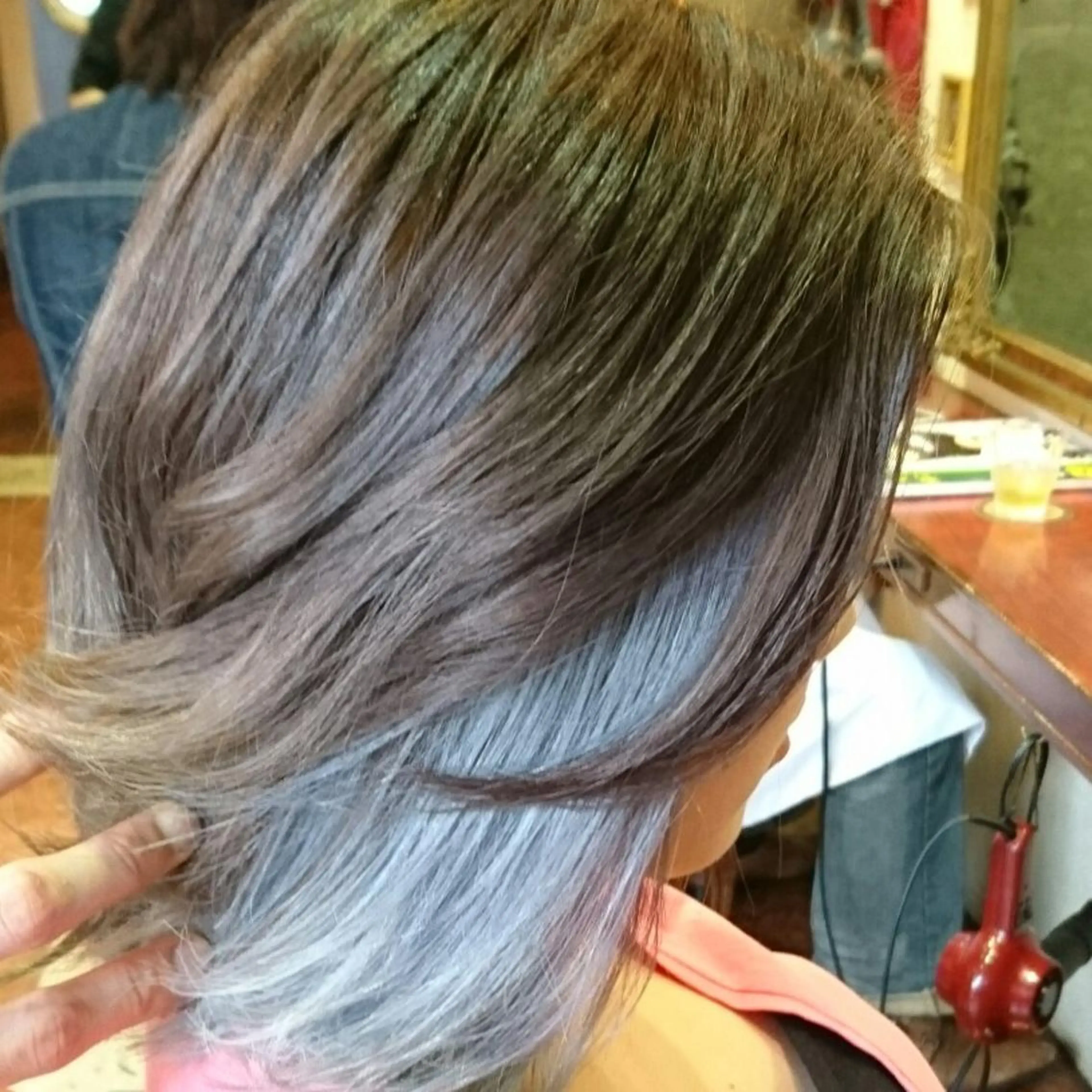 ミディアム カラー インナーカラー 艶髪✨ハイトーン ✨ホワイト✨北宗一郎のヘアスタイル