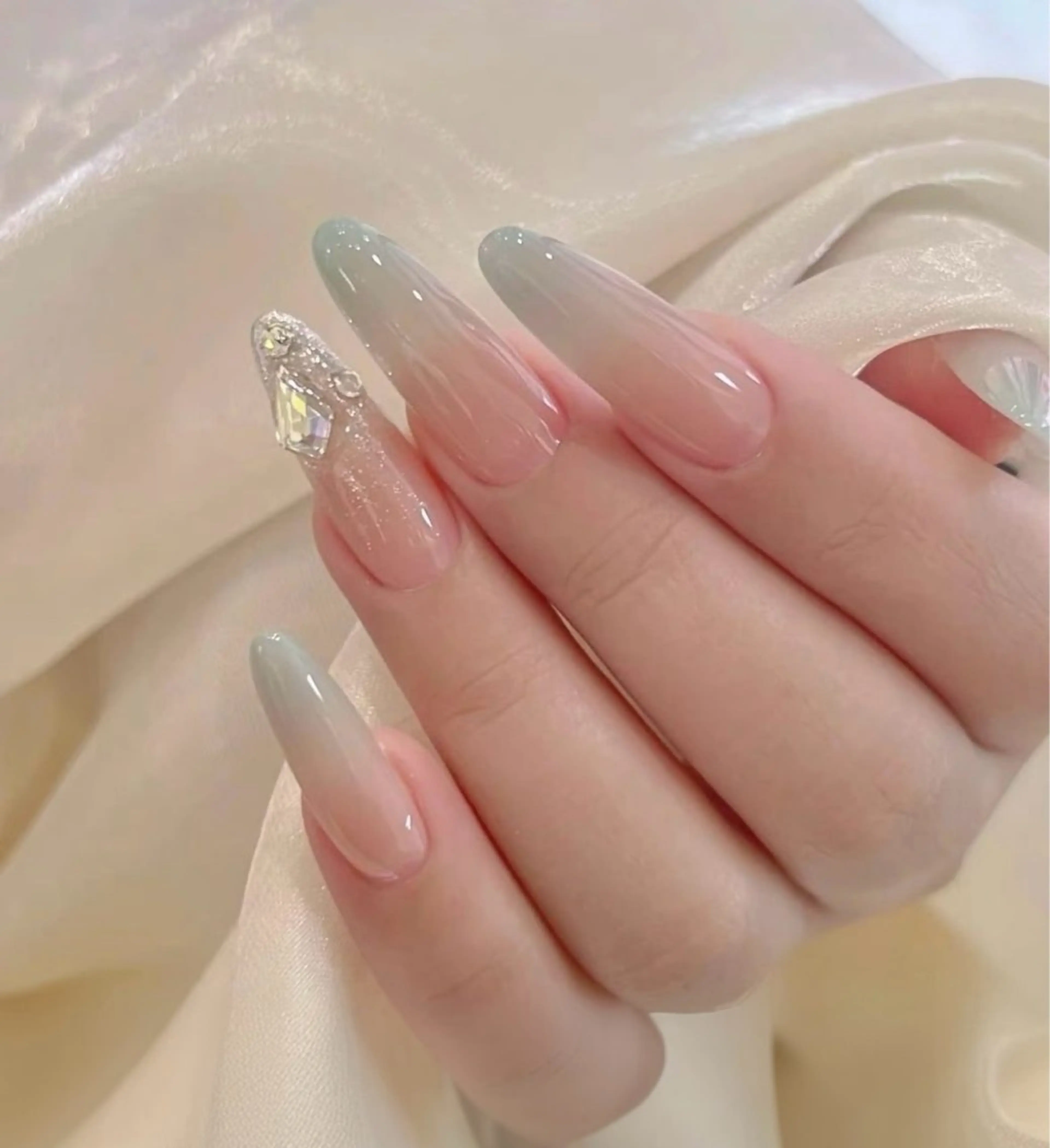 ネイル ハンドネイル Dione Nail カオリのネイルデザイン