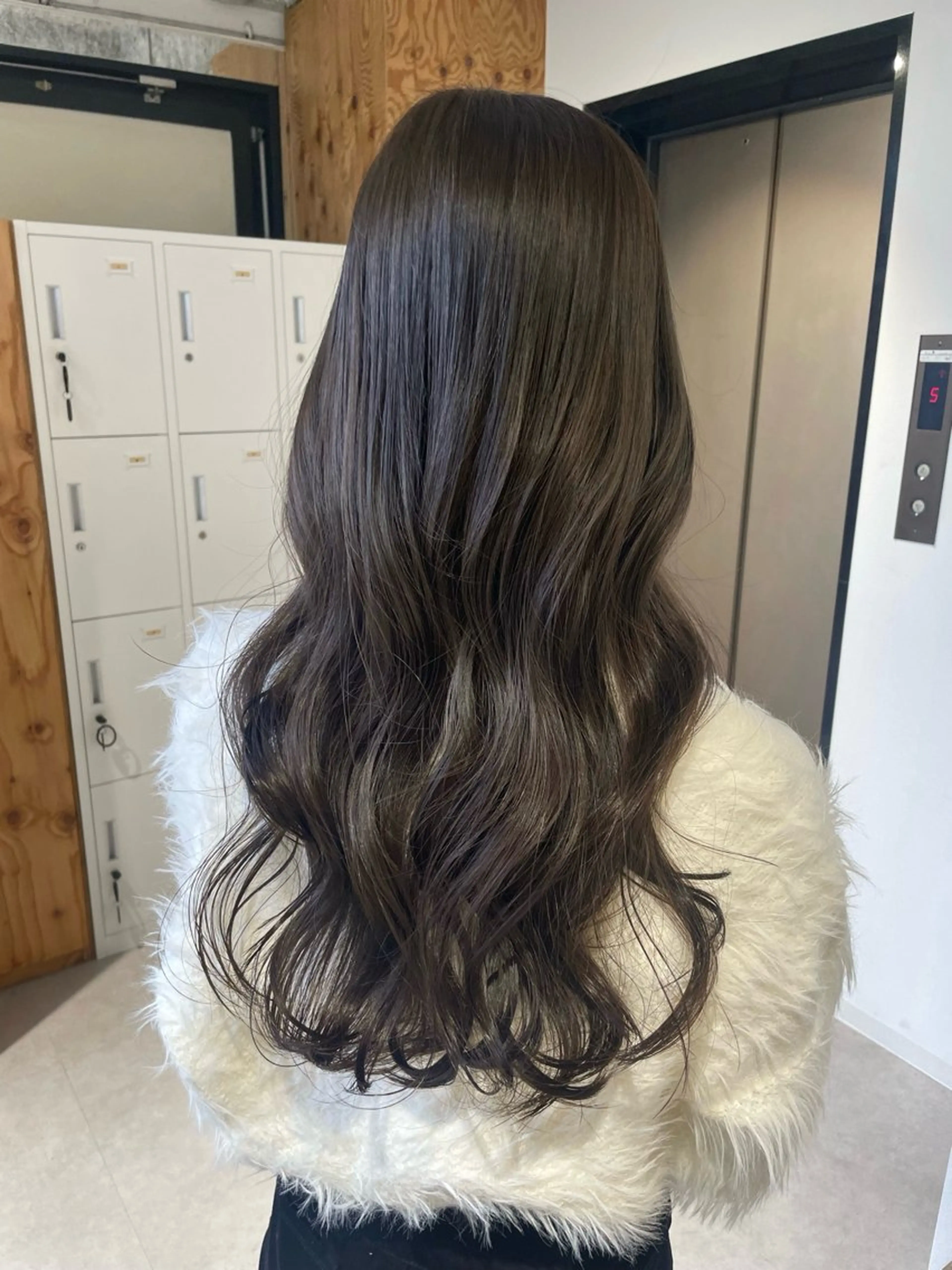 ロング アキ/梅田/顔まわり /レイヤーカット/のヘアスタイル