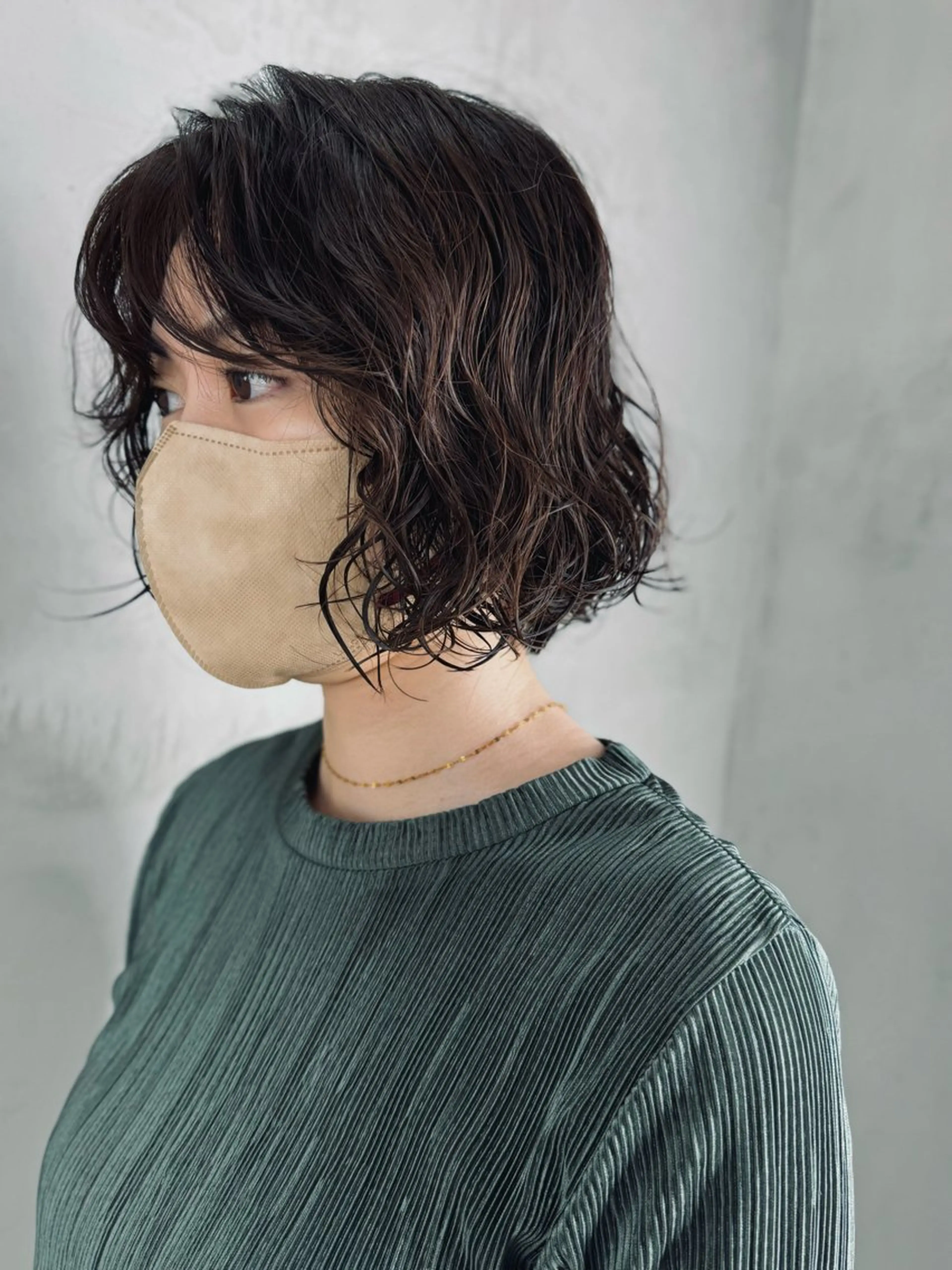 ミディアム パーマ ブリーチカラー アンブレラカラーのヘアスタイル