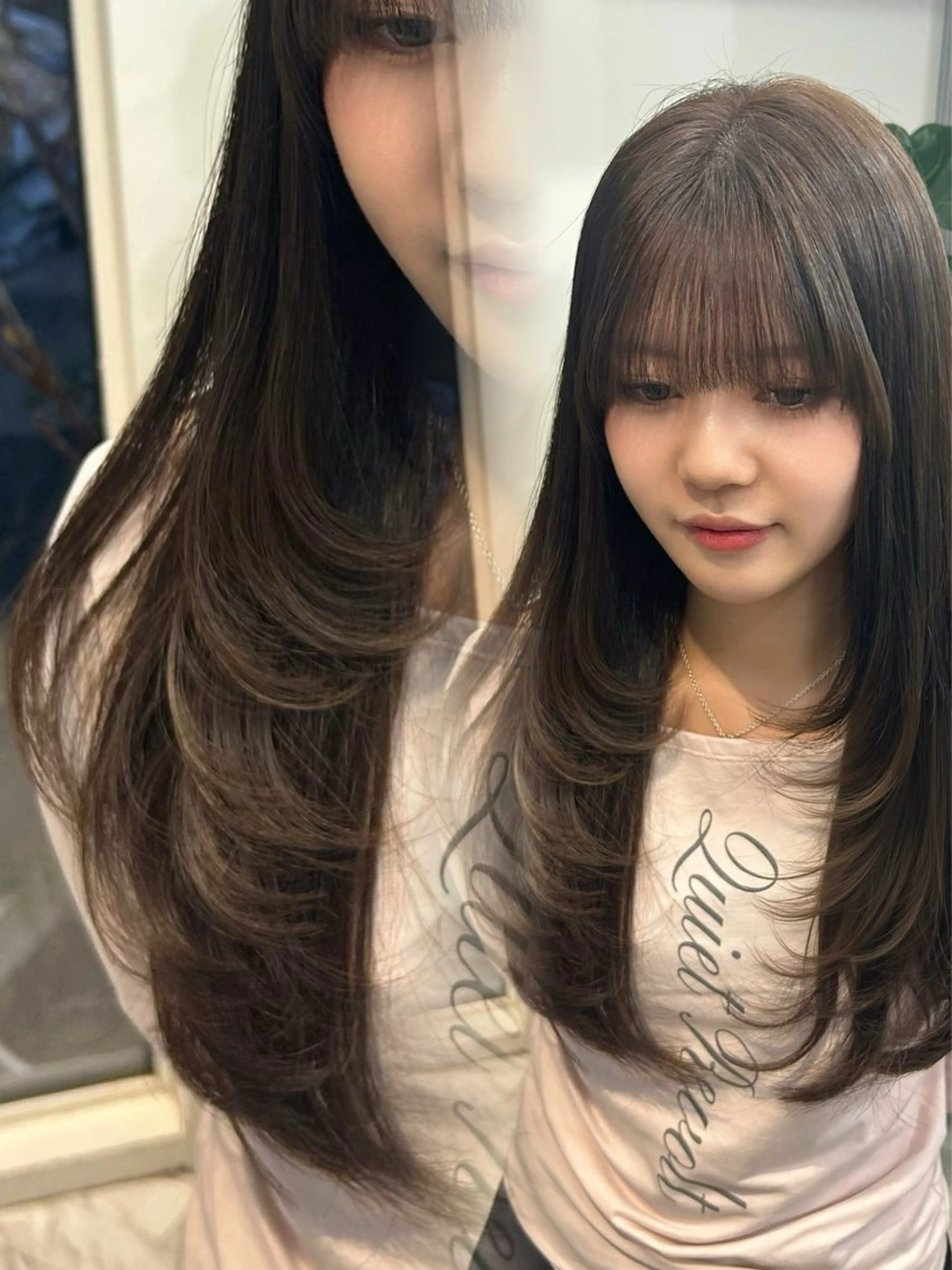 ロング 韓国風ヘア レイヤーカット ロング カット ヘアカラー トリートメント LOE Yuuka/42🩵のヘアスタイル