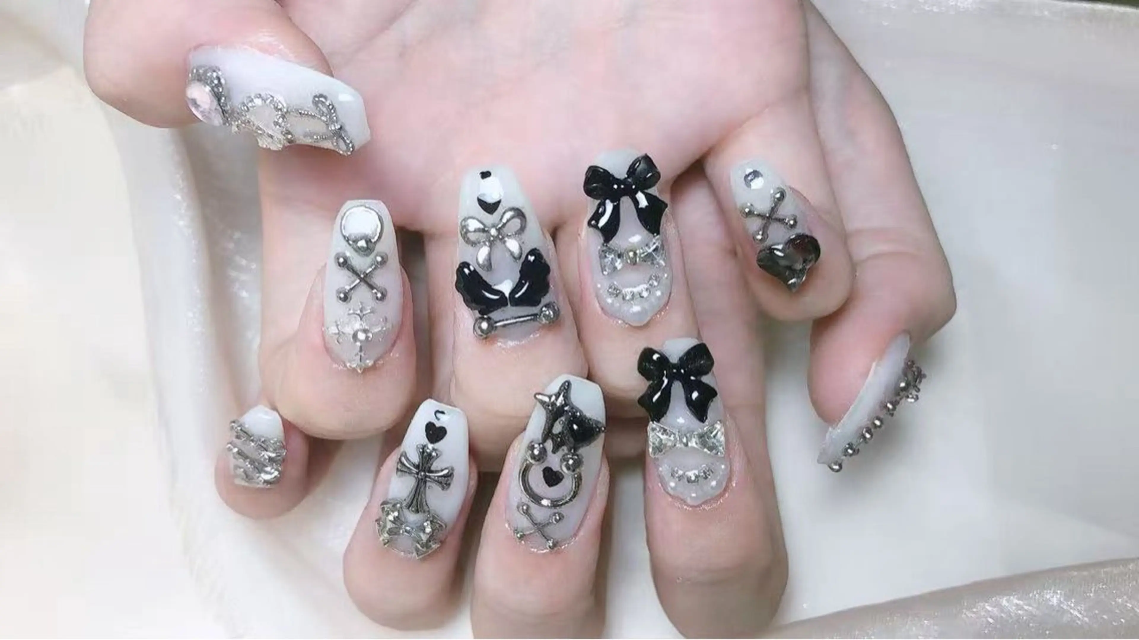 ネイル ハンドネイル ルラワンネイル エンのネイルデザイン