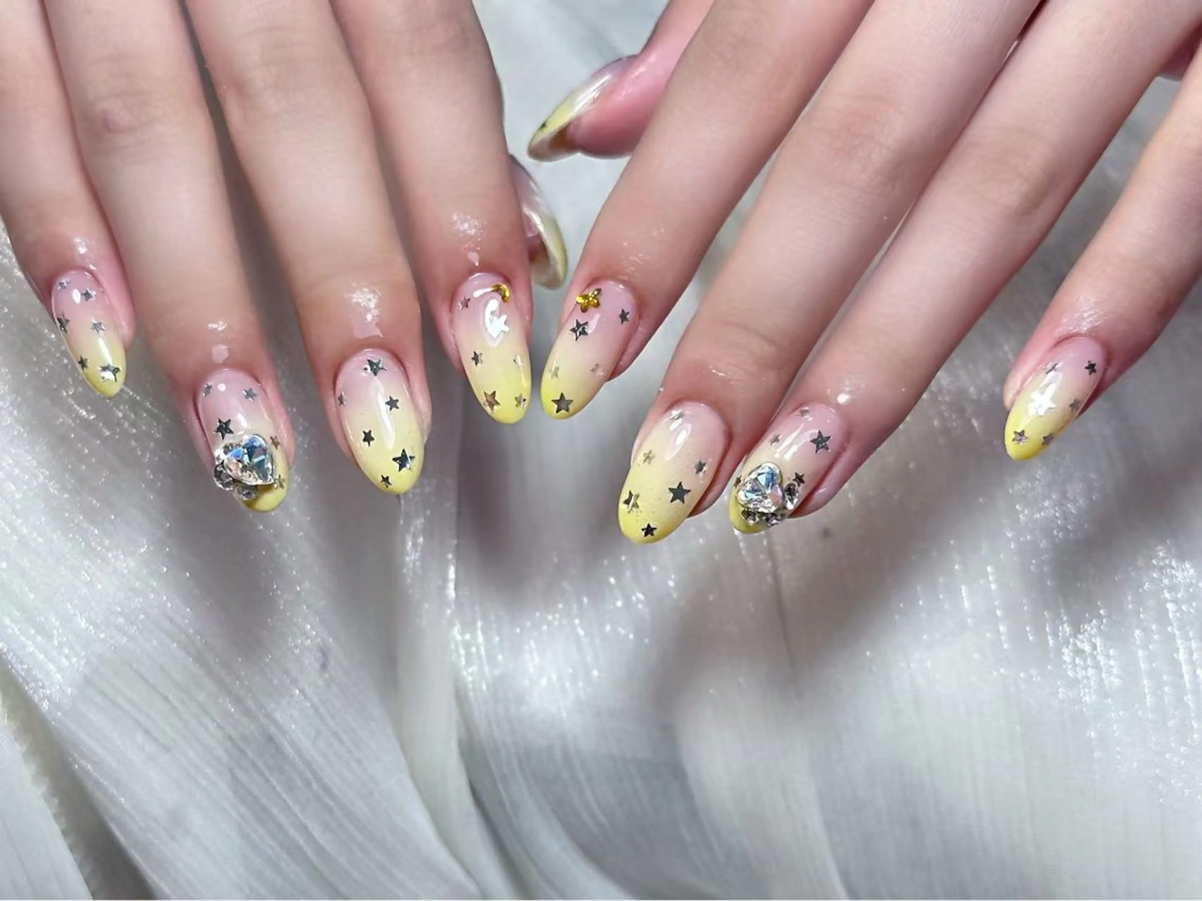ネイル アートネイル オーロラネイル ガーリー キラキラネイル 韓国ネイル ハンドネイル 日向 あゆみのネイルデザイン