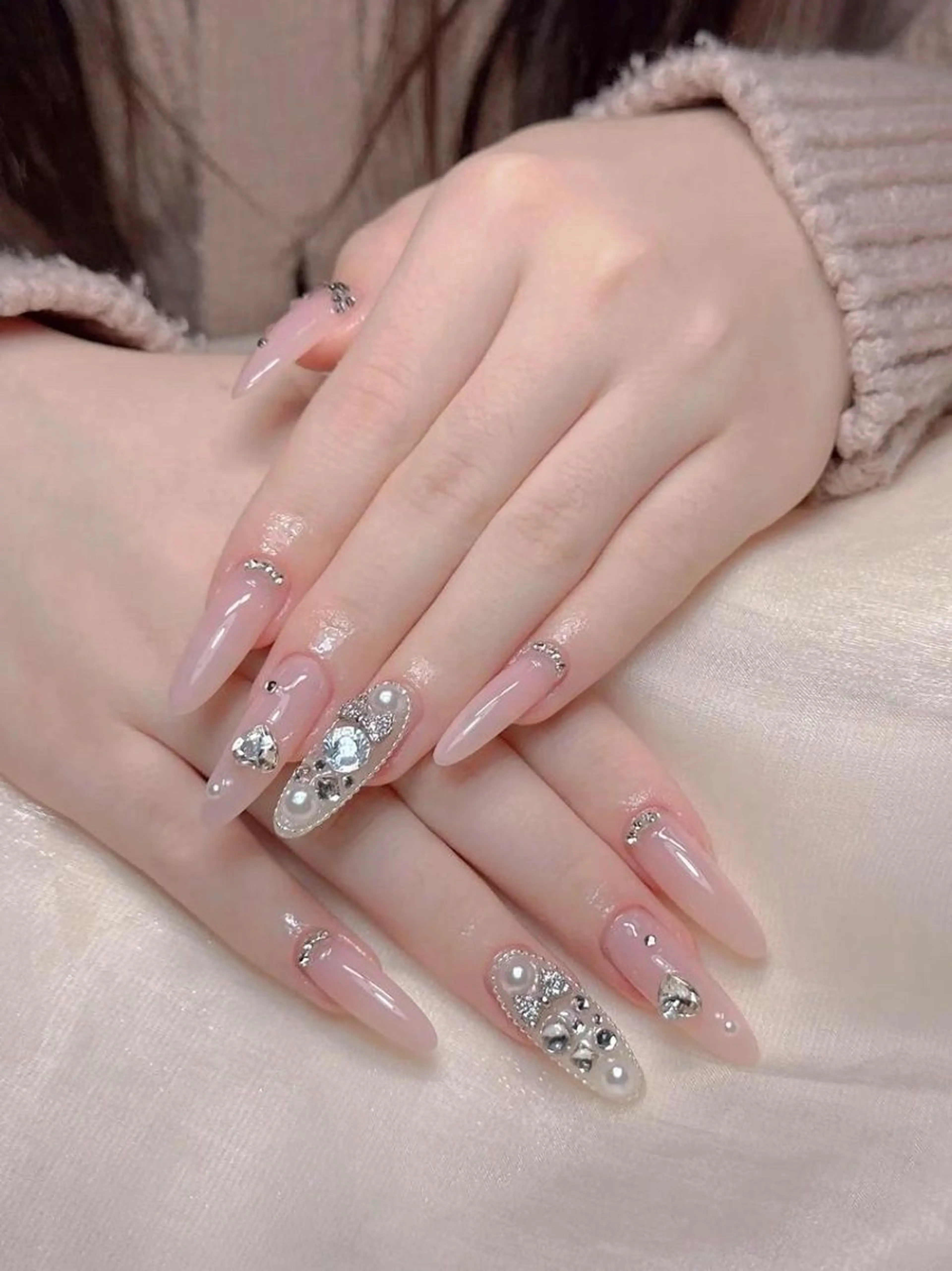 ミディアム 🌈 Laule'aのネイルデザイン