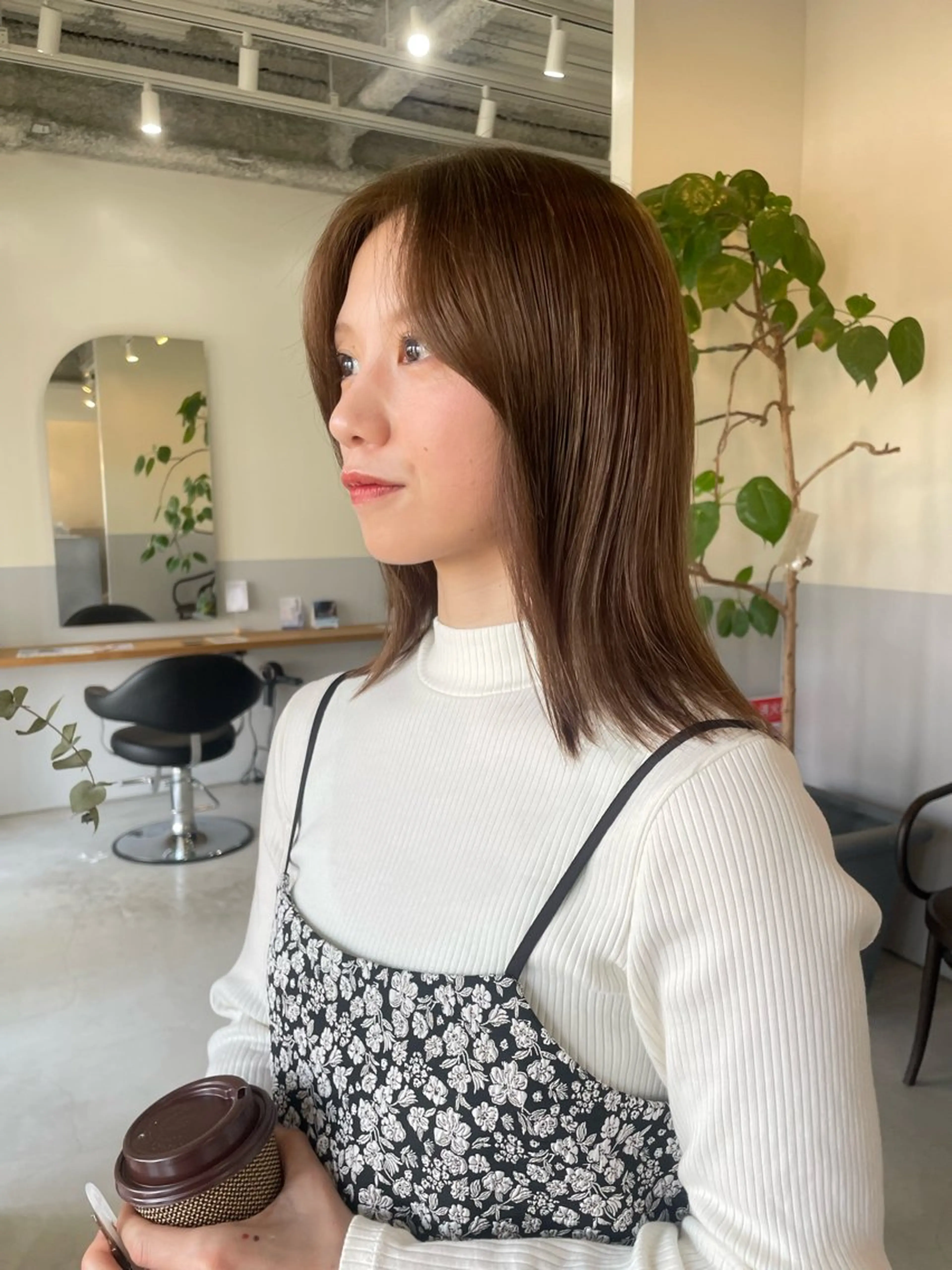 ミディアム カラー ベージュカラー ブリーチ 小久保 里紗のヘアスタイル