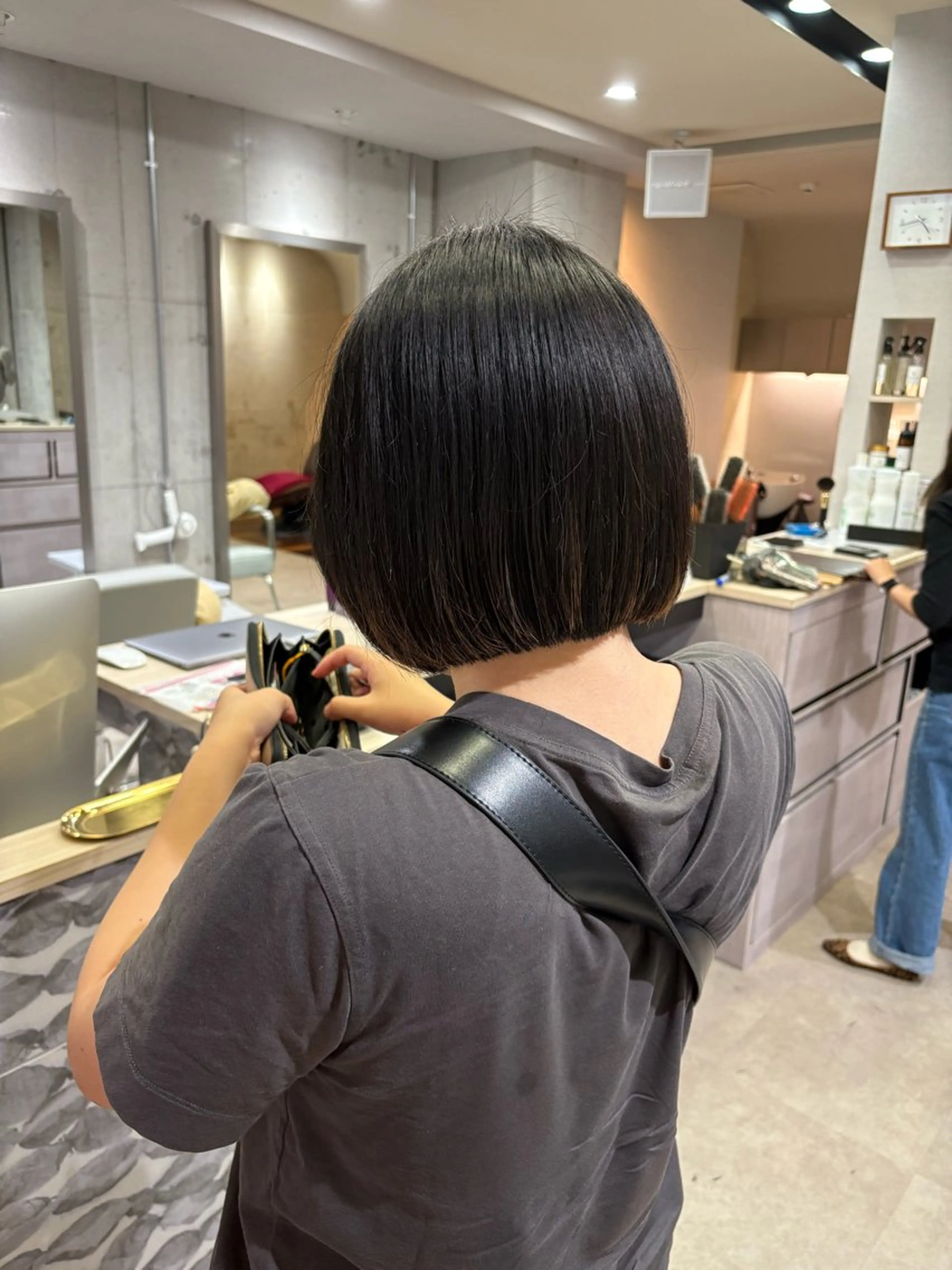 ショート .AIRI🌼 暖色/ぱつっとぼぶのヘアスタイル