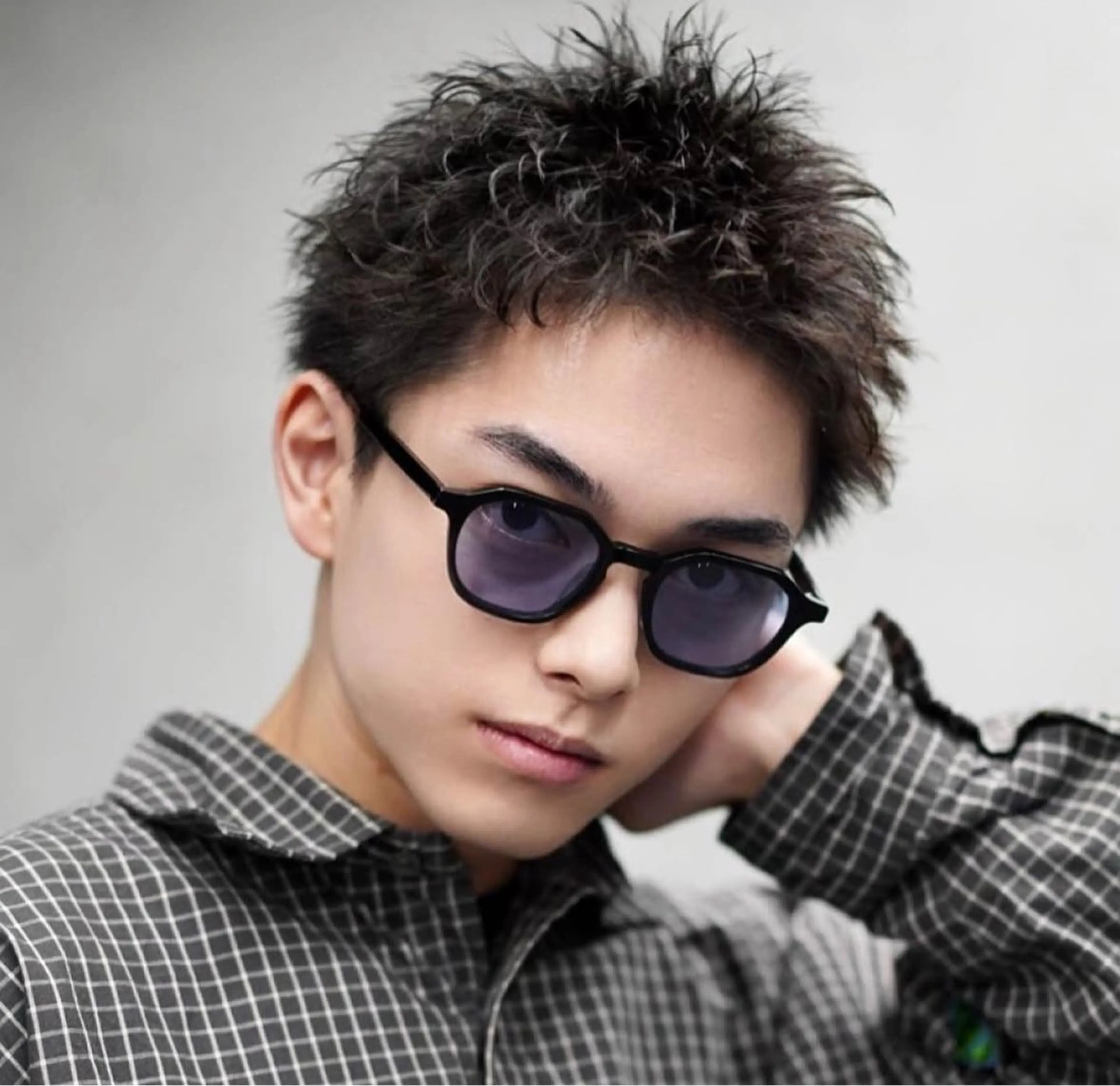 ショート パーマ メンズ フェザーパーマ メンズパーマ プードルパーマ メンズツイストパーマ ツイストスパイラルパーマ 冨永 圭人のヘアスタイル