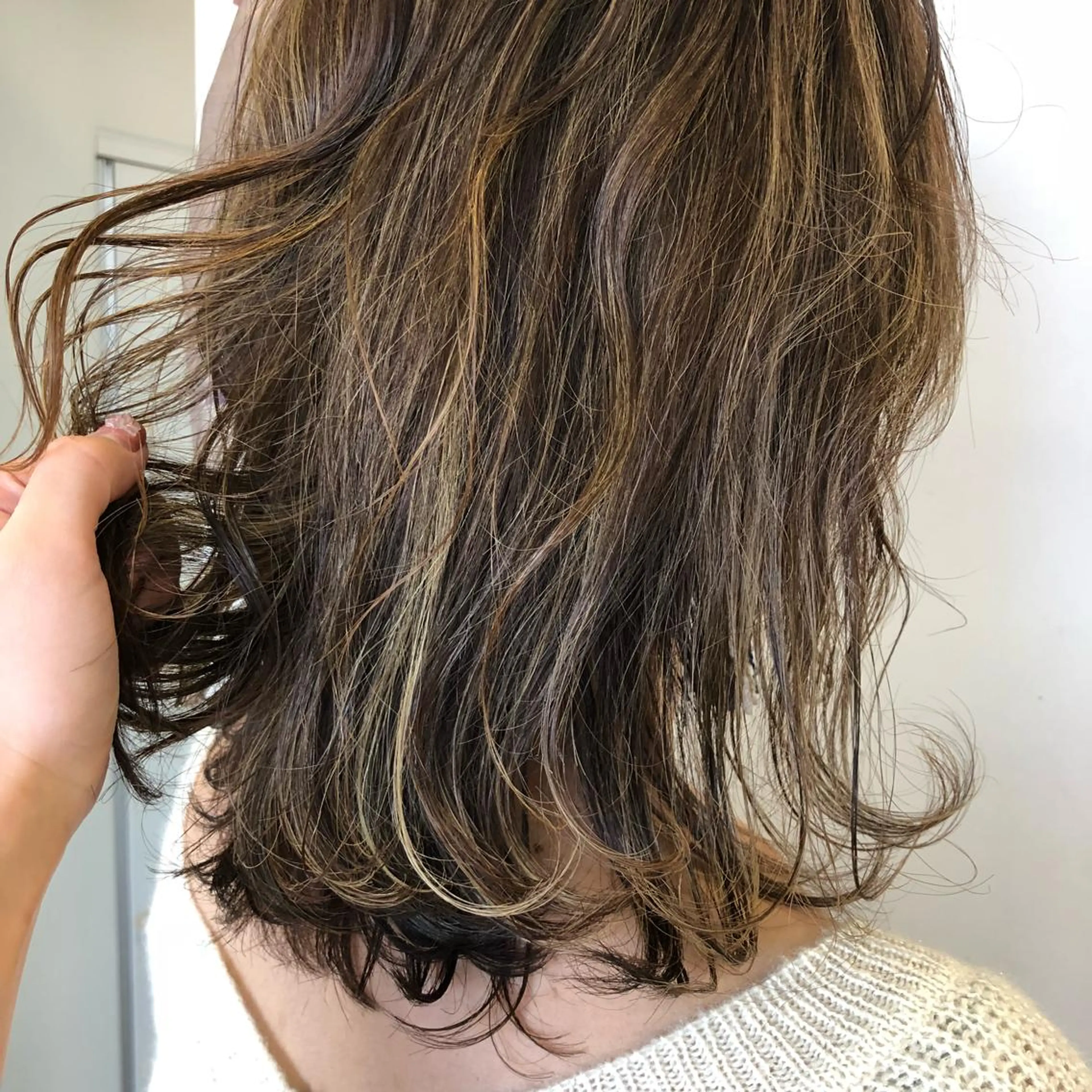 ミディアム カラー ベージュカラー ハイライトカラー ミルクティーベージュ ハイライト Kaede .のヘアスタイル