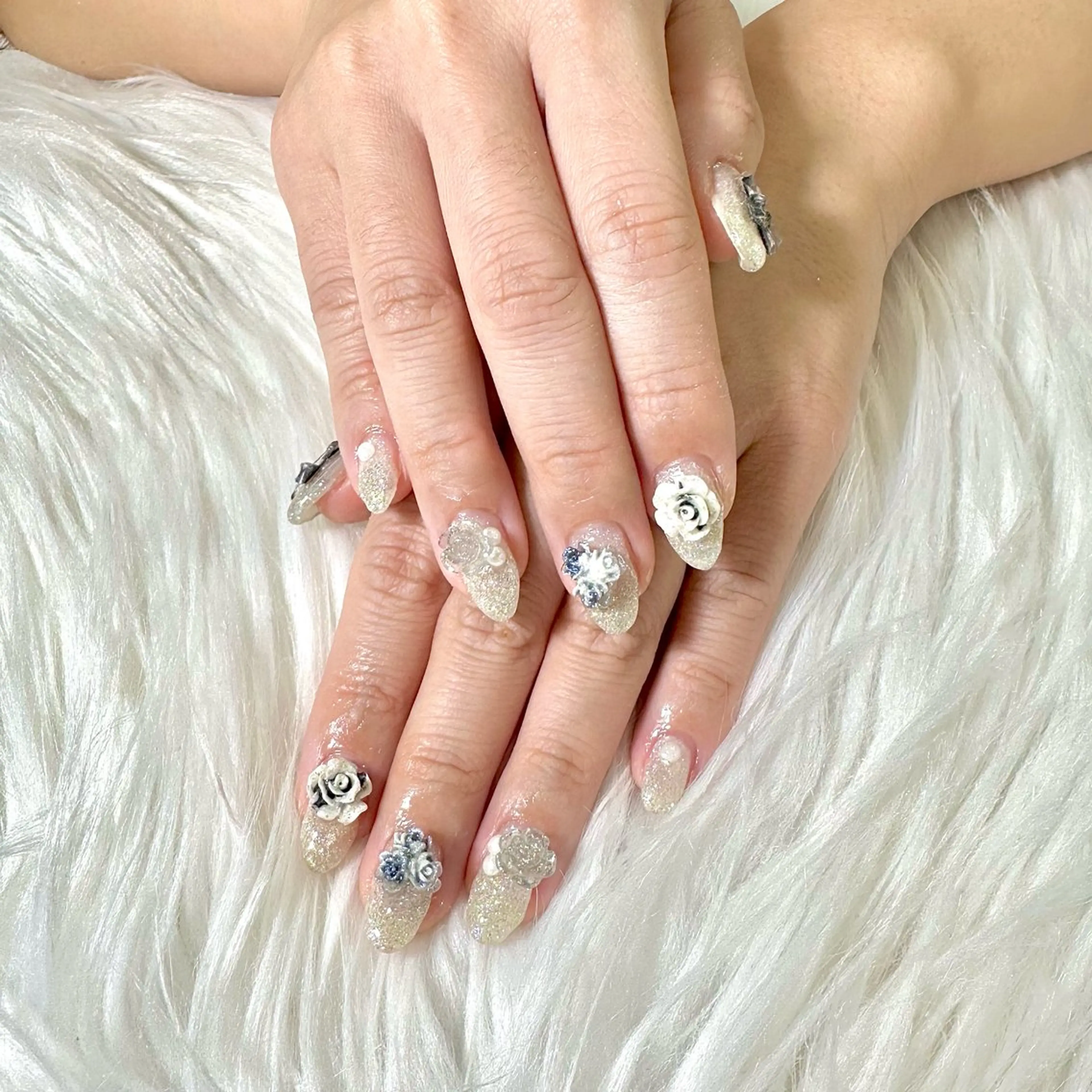 ネイル フラッシュネイル ジェルネイル キラキラネイル ラメ(グリッター) ホワイト ハンドネイル Heartnail Hino Reinaのネイルデザイン