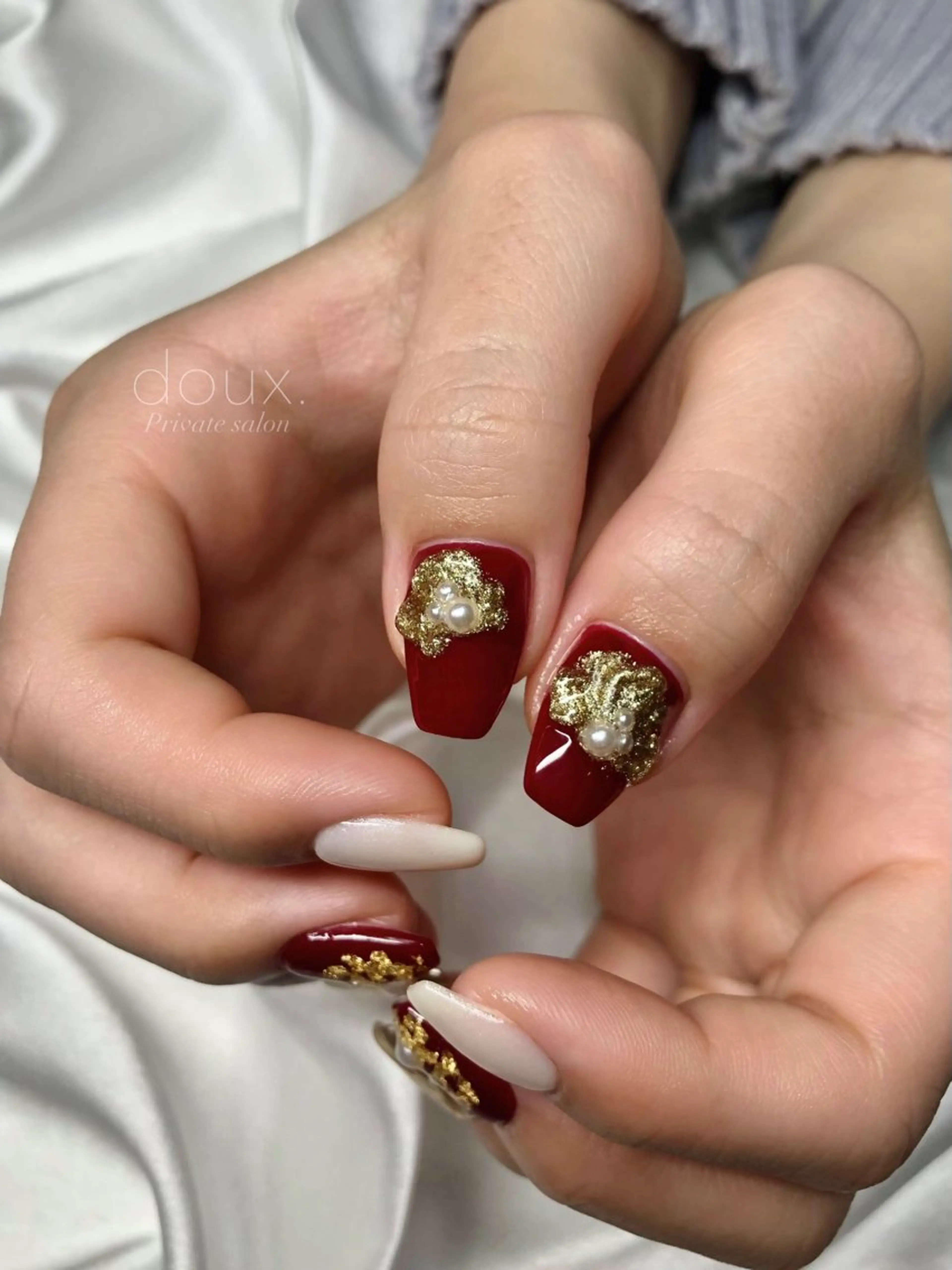 ネイル 成人式 韓国ネイル ロングネイル ミラーネイル 持ち込み ハンドネイル doux. nailのネイルデザイン