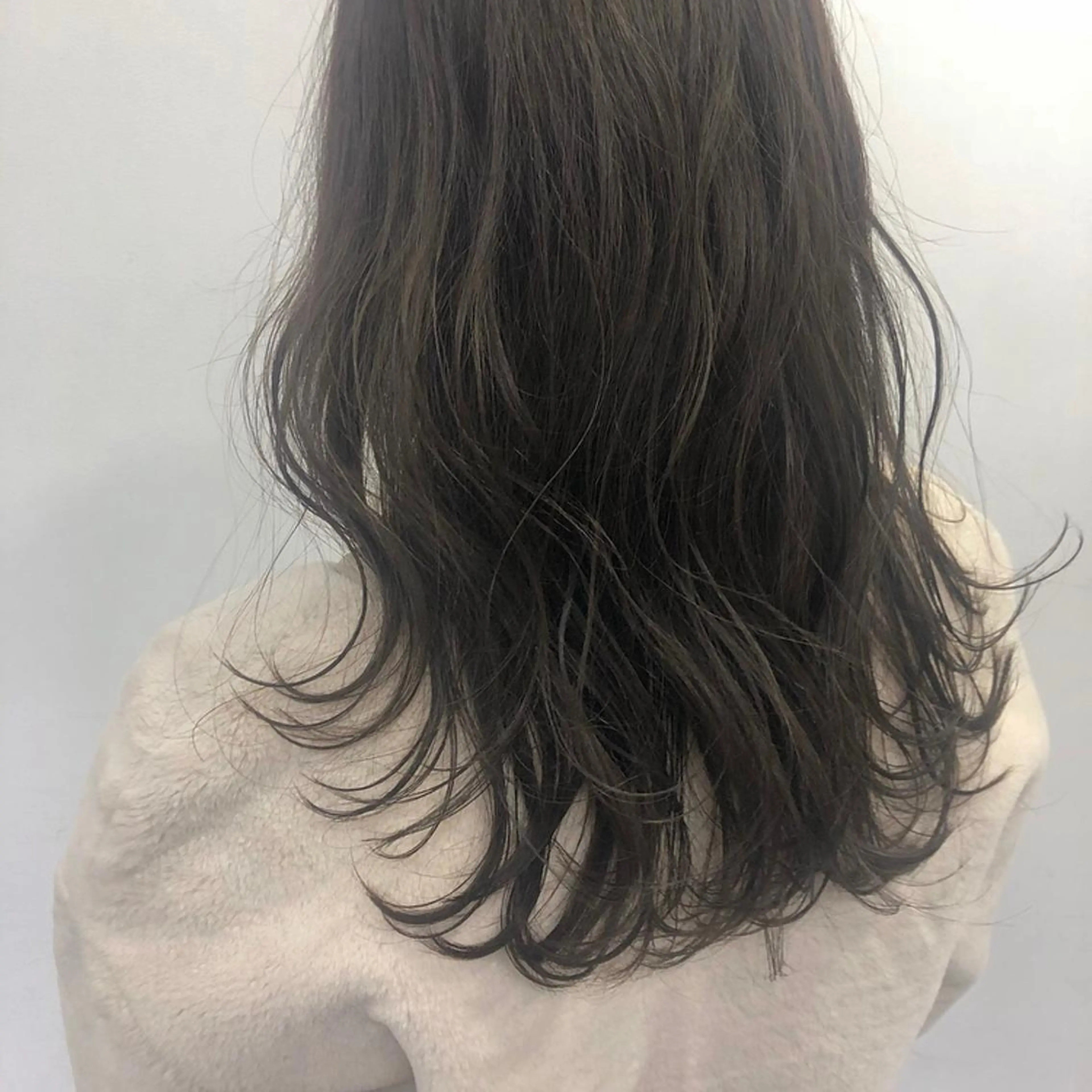セミロング カラー ヘアアレンジ ベージュカラー ショコラベージュ SALOWIN原宿ash店所属・憧れの艶ハイトーンへ 🌙サイダサキのヘアスタイル
