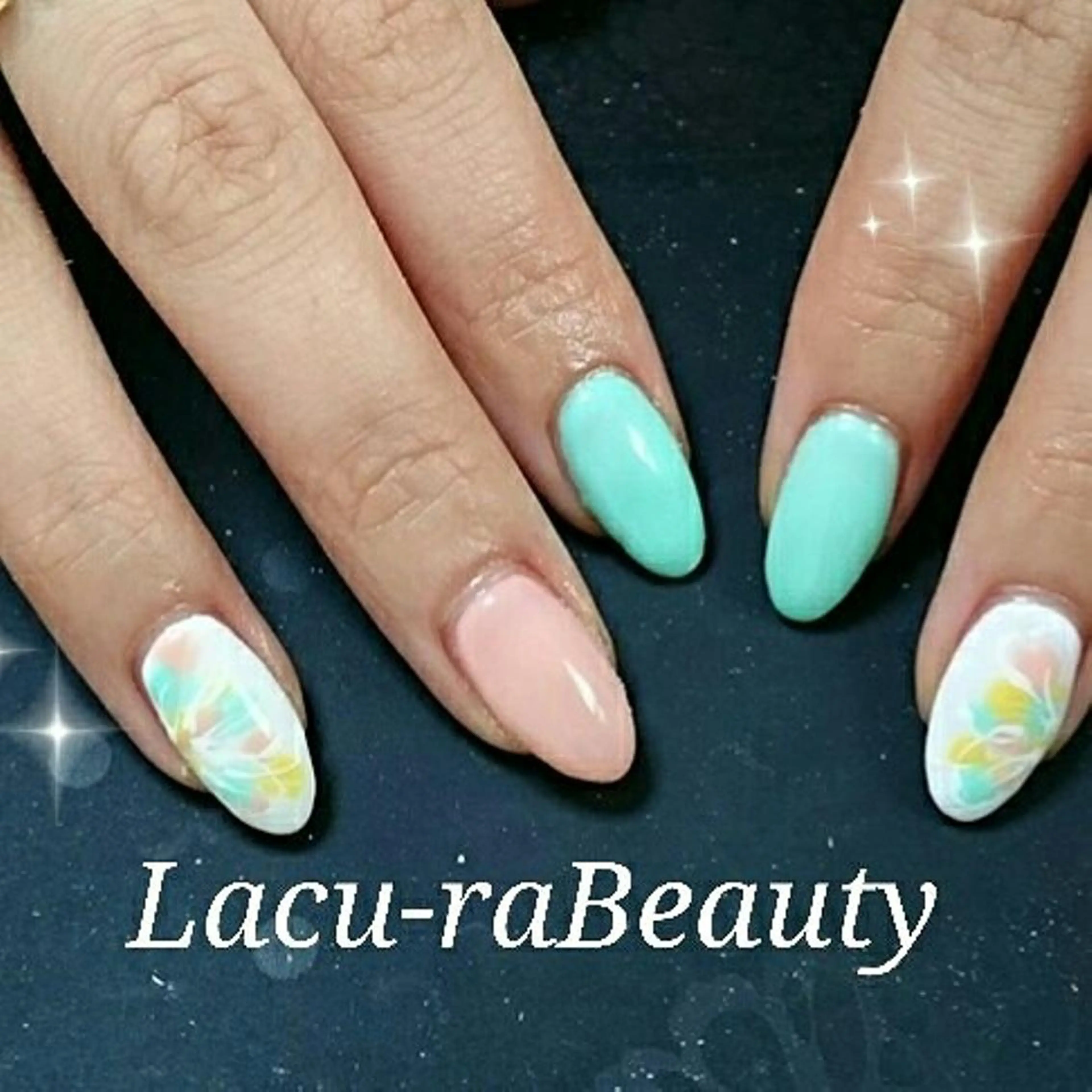 ネイル 小顔と腸の専門店 ラクーラビューティのエステ・リラクイメージ