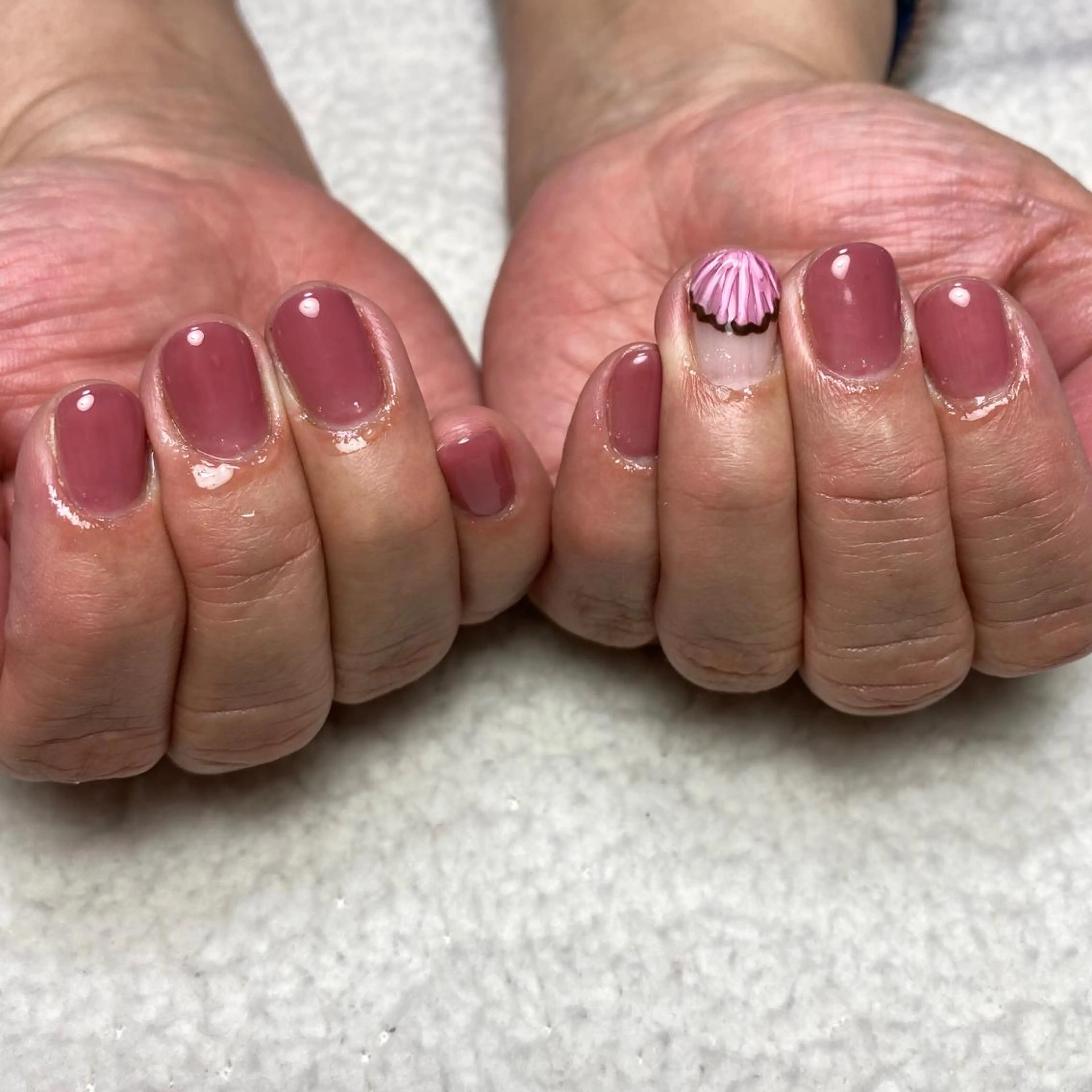 ネイル シンプルネイル バレンタイン ハンドネイル COCO +のエステ・リラクイメージ