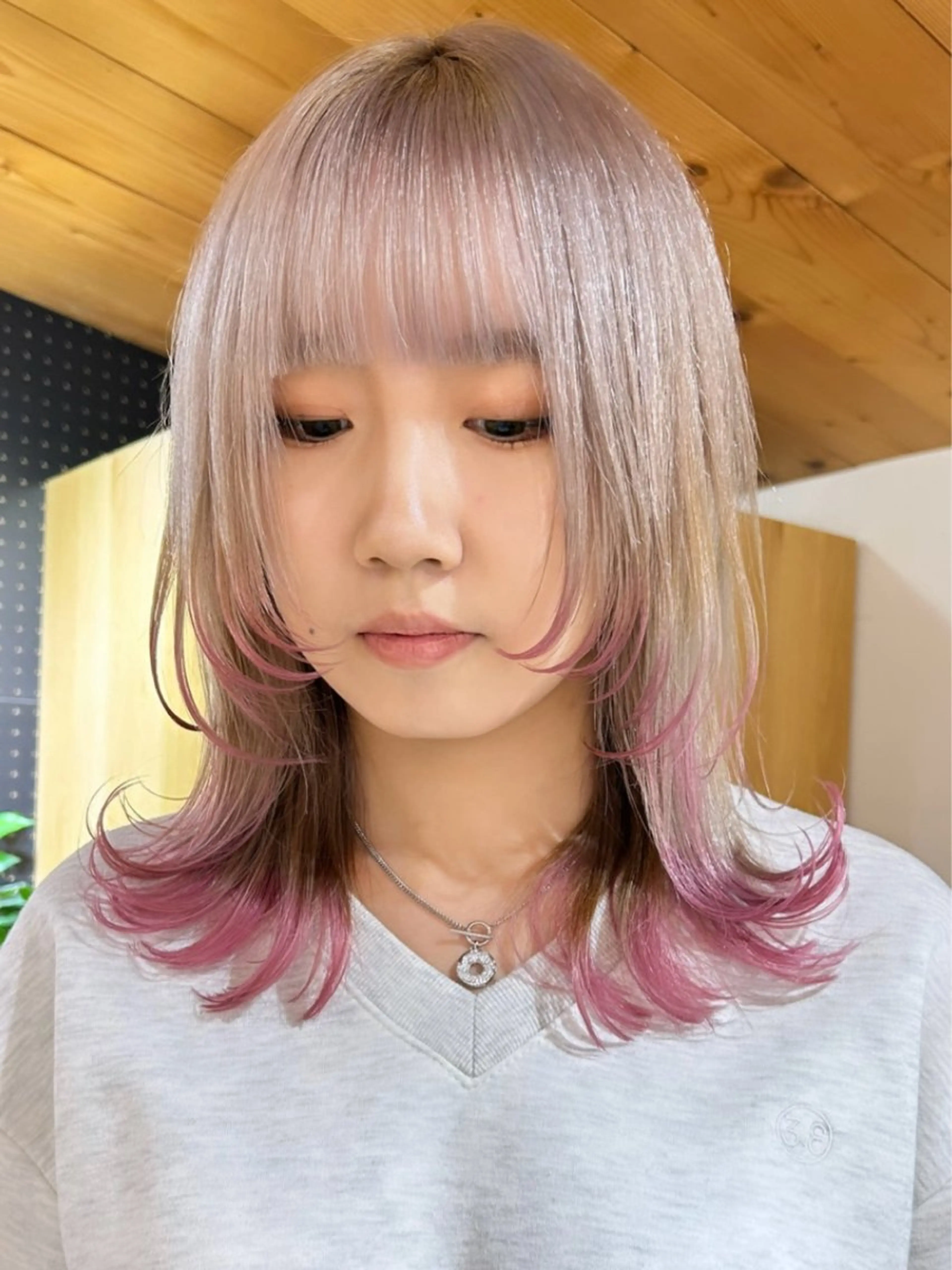 ミディアム カラー メンズ ピンクカラー カット ヘアカラー トリートメント 🧸艶々韓国ヘア 🧁mizunaのヘアスタイル