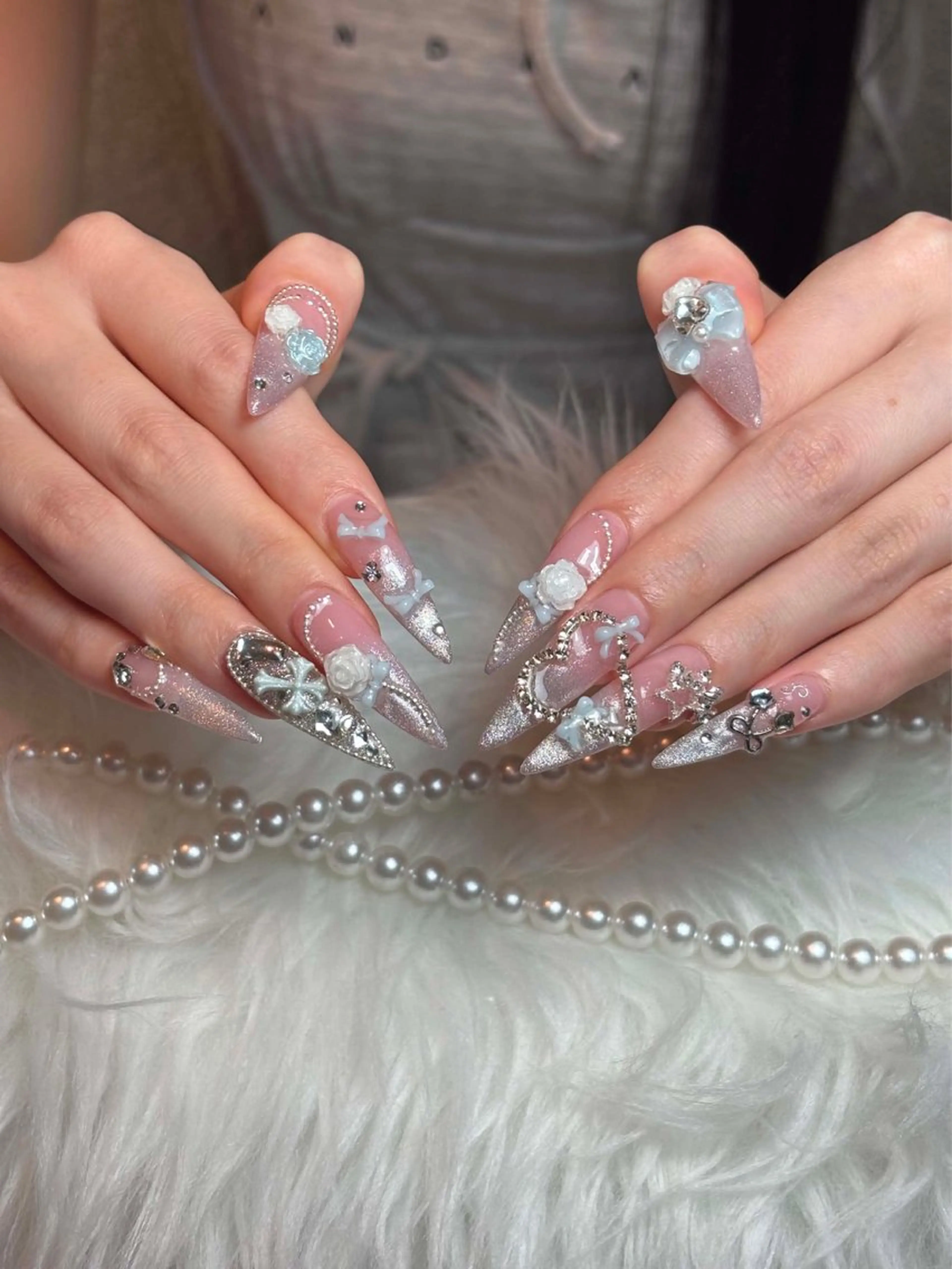 ネイル チークネイル ドット フレンチネイル グラデーション ハート ハンドネイル ハンドケア Eli Nails 新宿のネイルデザイン