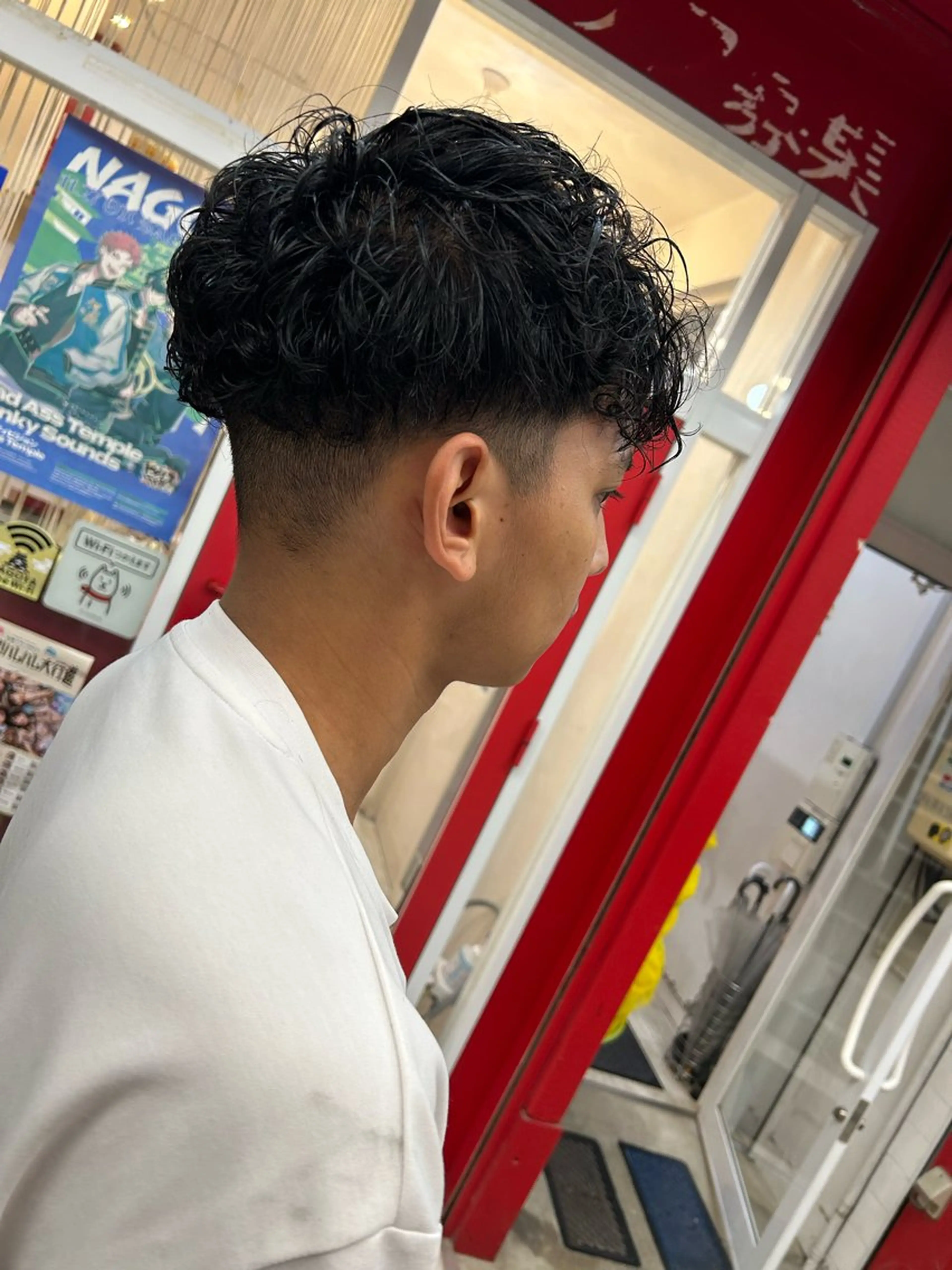 ショート ヘアアレンジ メンズ メンズパーマ スペインカール 今村公介 ブリーチ特化、派手髪のヘアスタイル