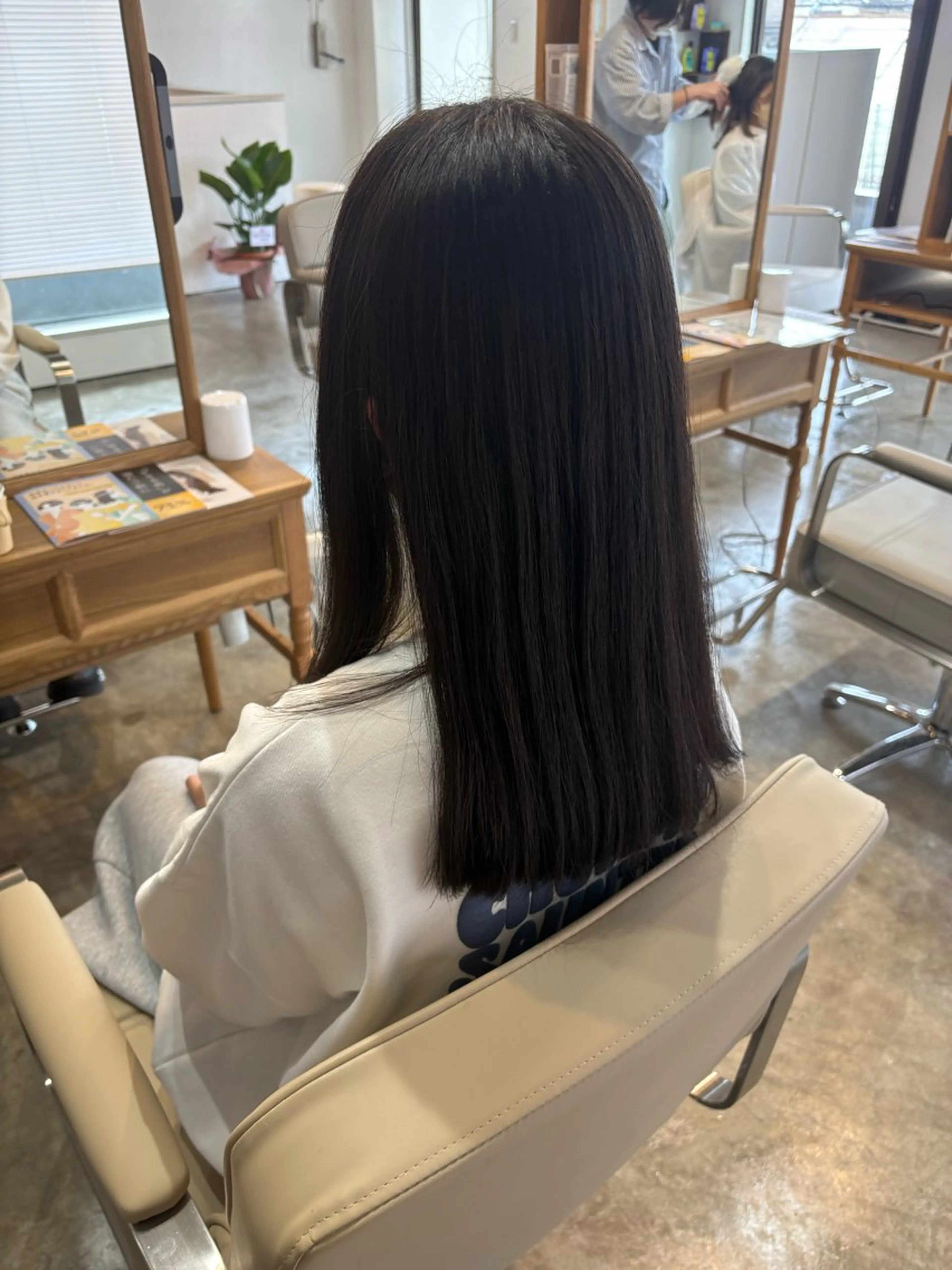ロング 縮毛矯正 五津 沙理衣のヘアスタイル