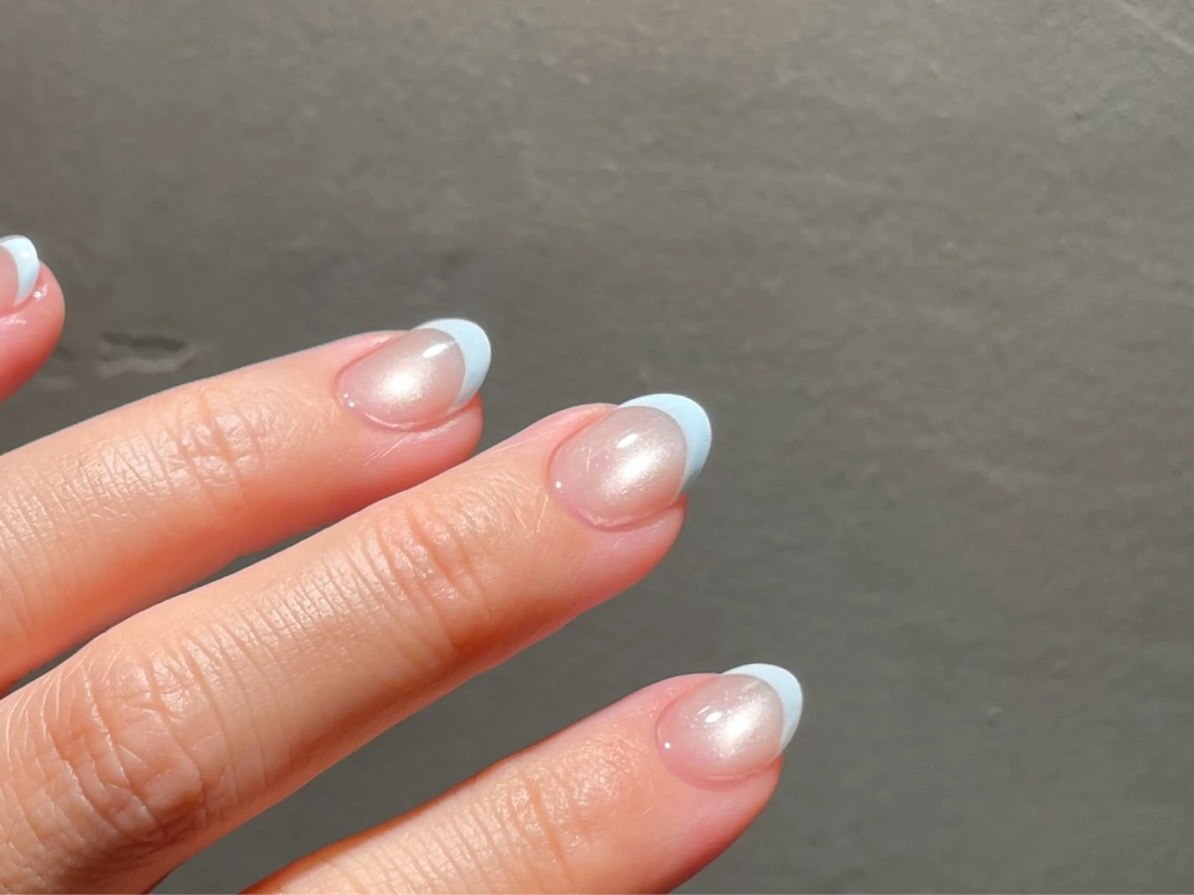 ネイル ブルー フレンチネイル パステルネイル ハンドネイル Rika🌼 シンプル•マグネットのネイルデザイン