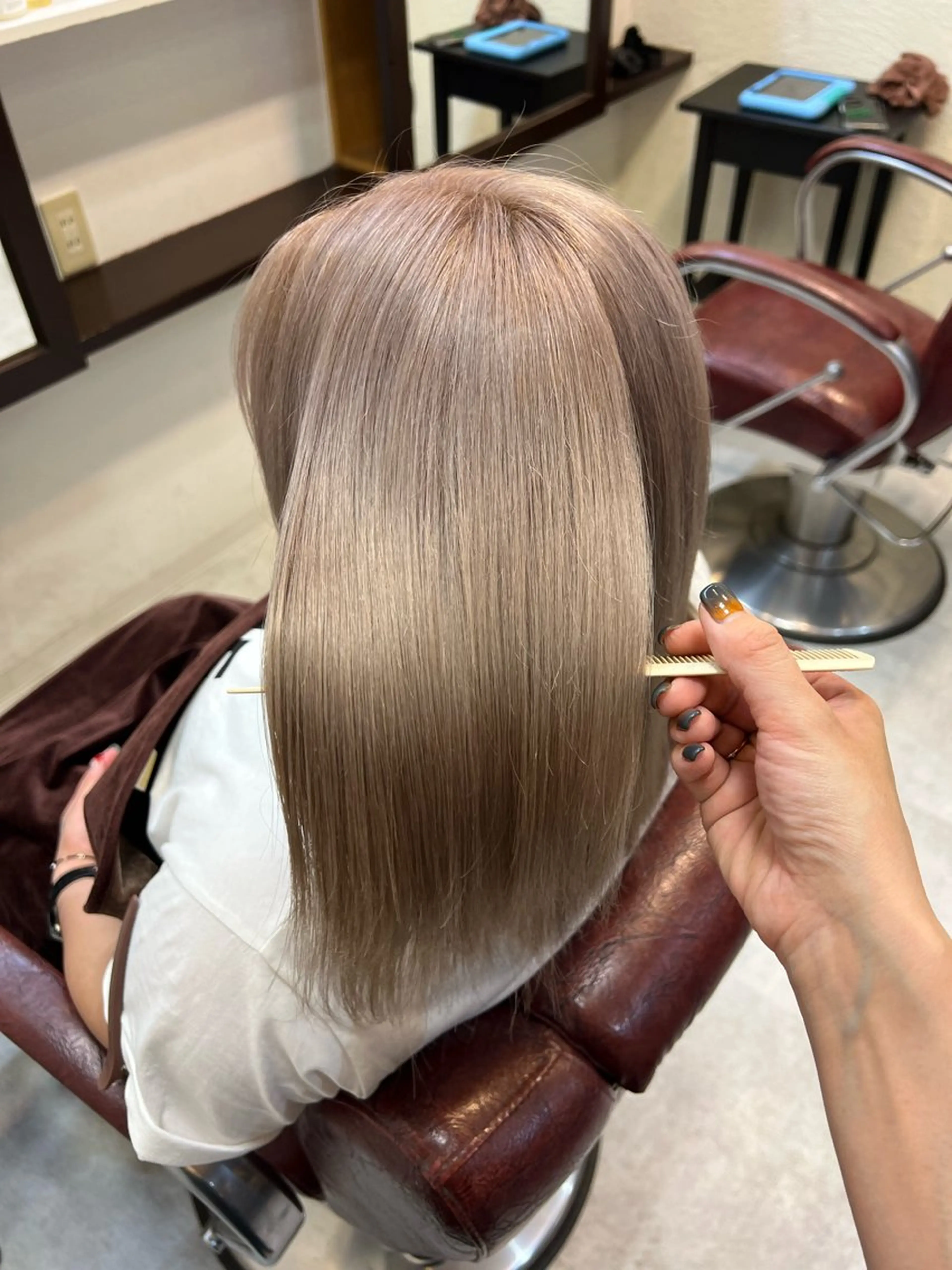 ミディアム 吉岡 なみのヘアスタイル