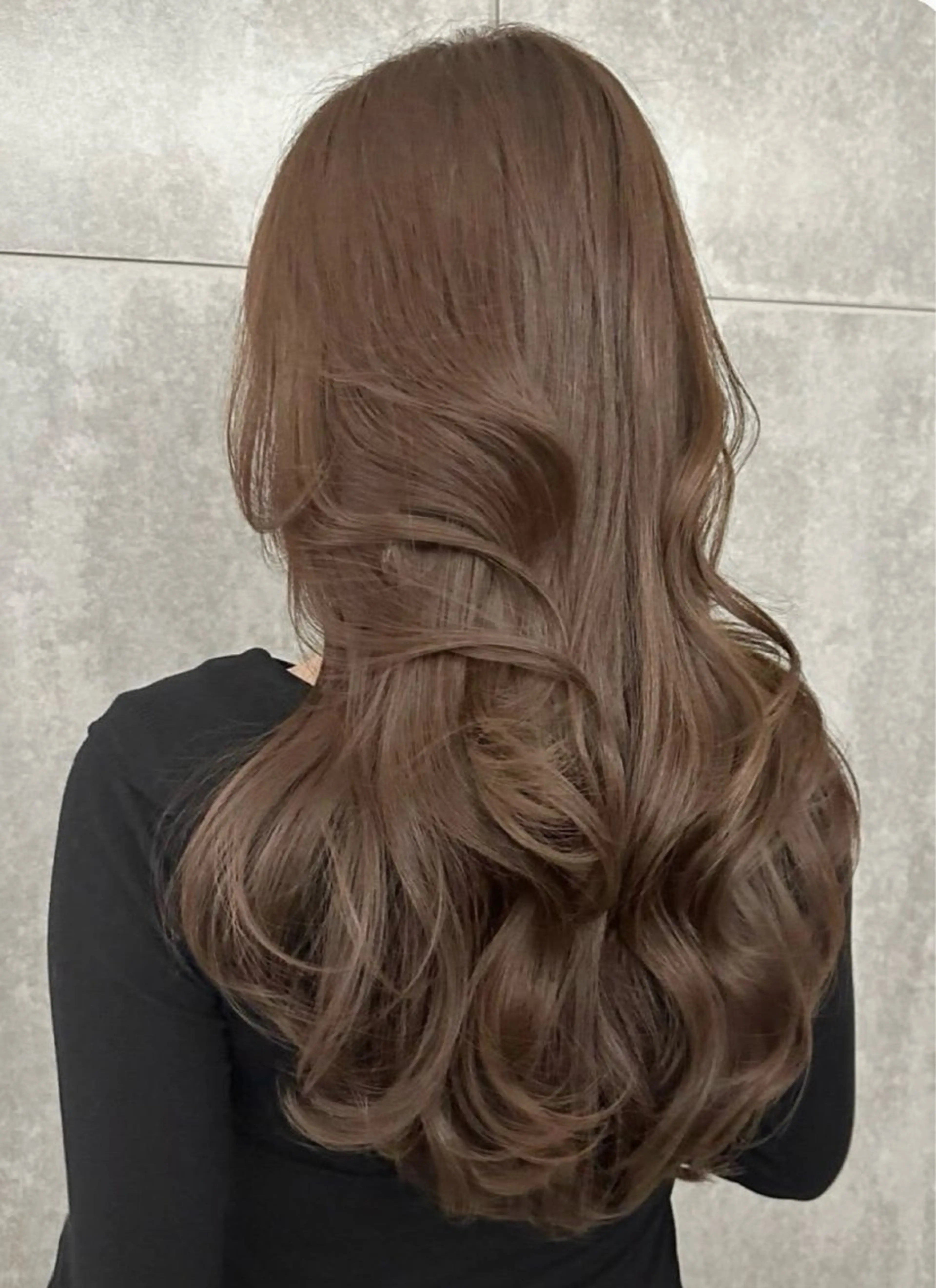 セミロング 𝑴𝑰𝒀𝑼🩰 /透明感カラー/青山のヘアスタイル