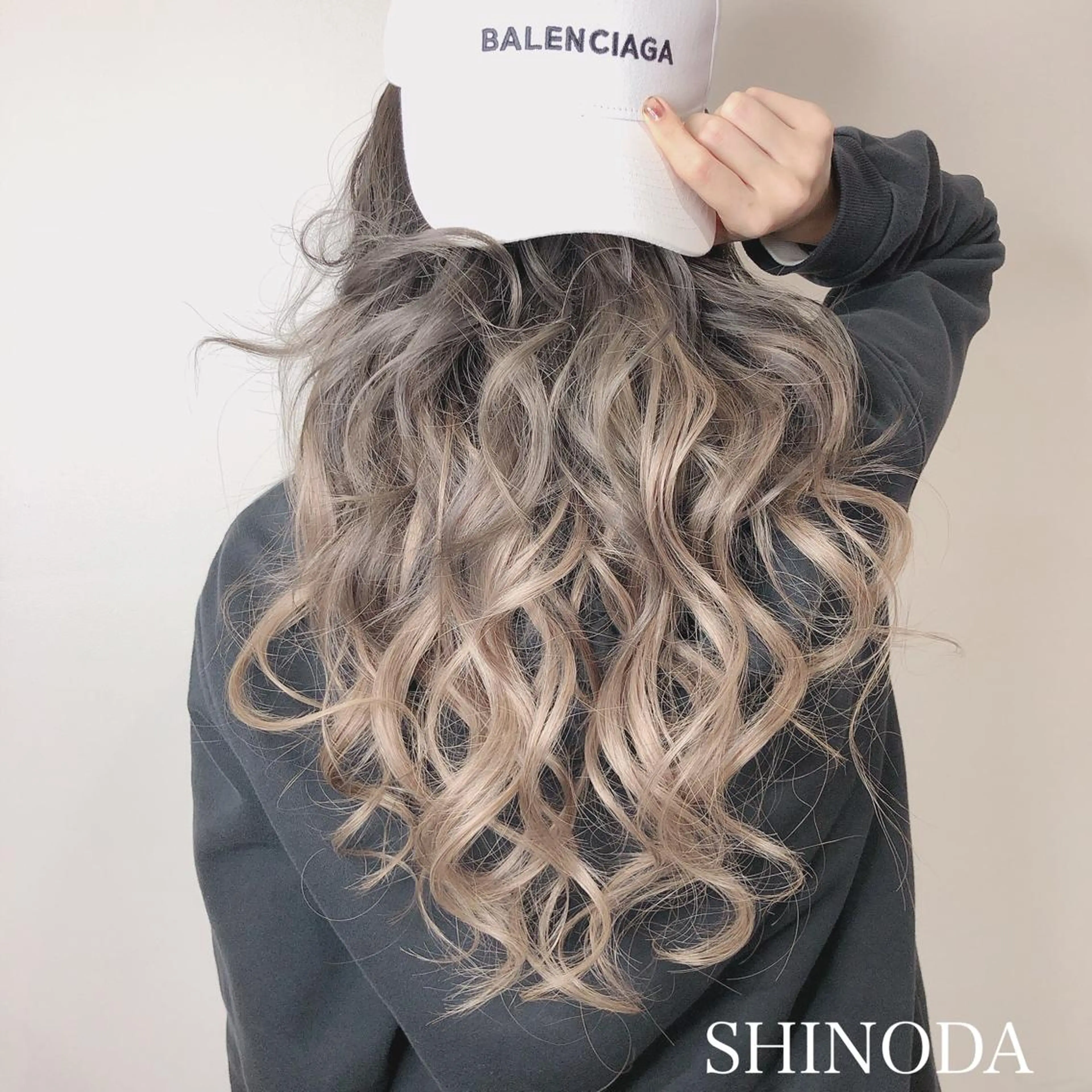 🍔圧倒的馴染むプルエクメニュー🍟馴染ませカット×プラチナ47㎝(胸下)60本❣️👇プルエクステの詳細は概要欄へ👇の写真