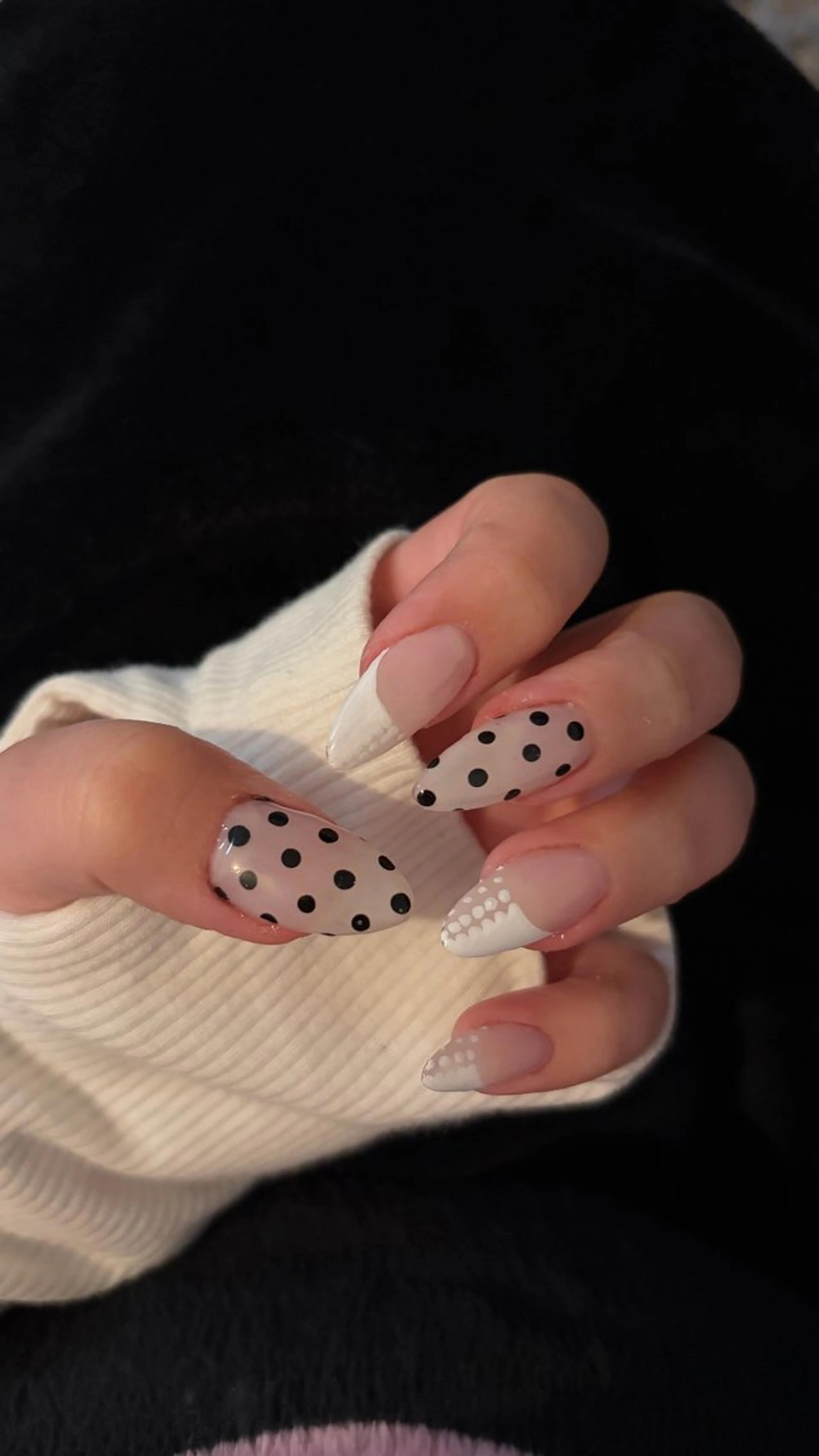 ネイル ドット フレンチネイル ˖ ࣪⊹GRACE モモ✩⡱のネイルデザイン