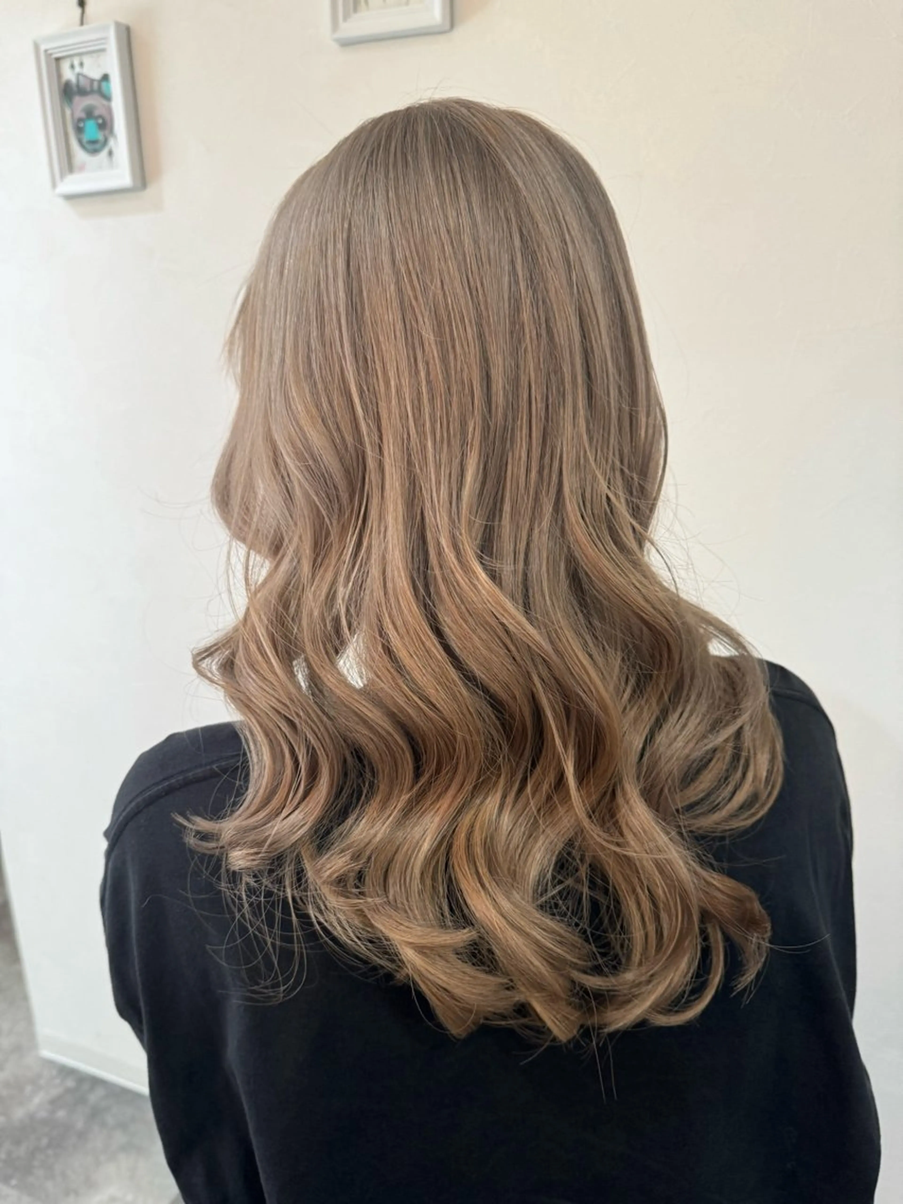 セミロング カラー ベージュカラー ミルクティーベージュ AKI 🐉のヘアスタイル