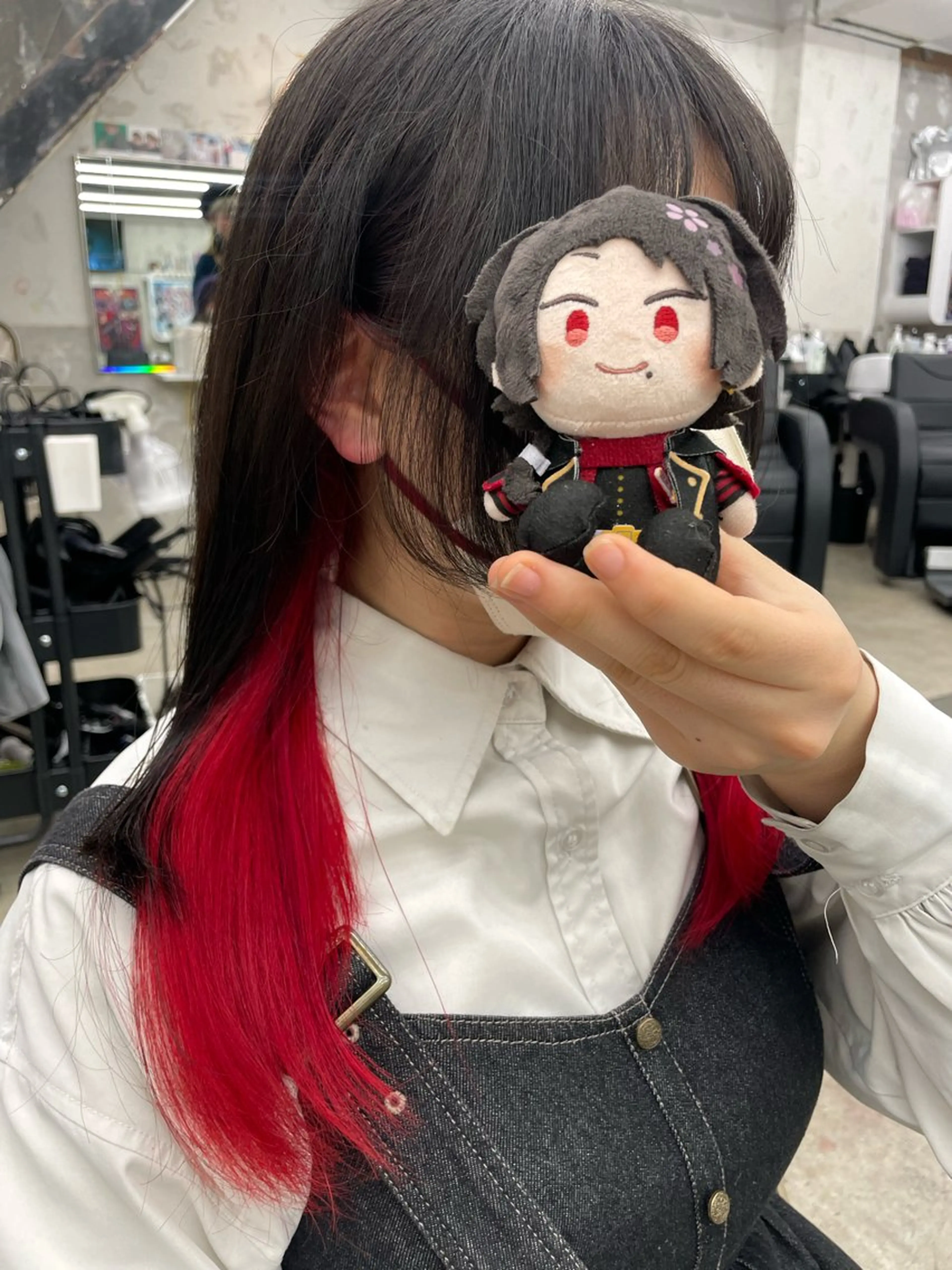 セミロング カラー ヘアカラー インナーカラー 推し ブリーチ  髪質改善のヘアスタイル