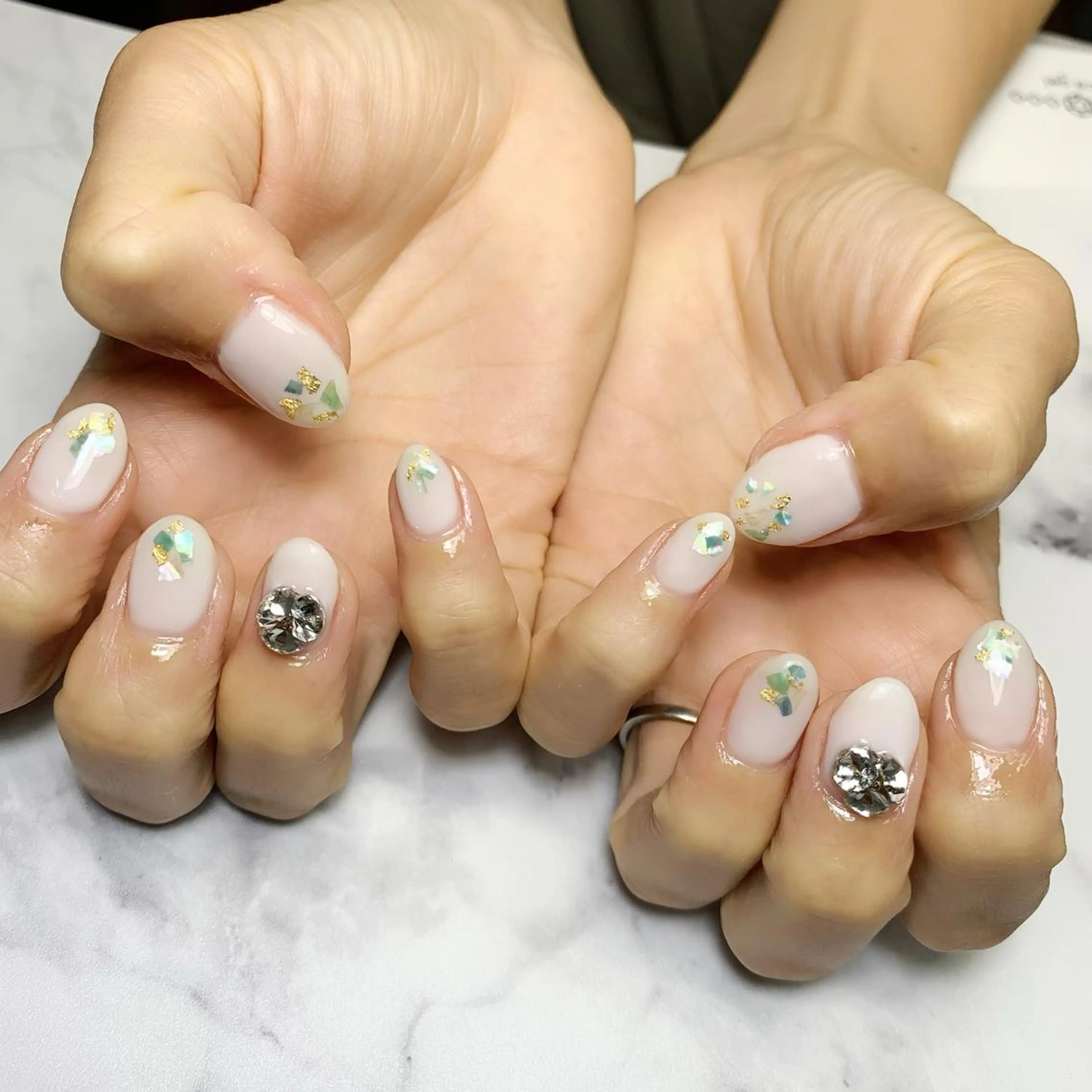 ミディアム es nailのネイルデザイン