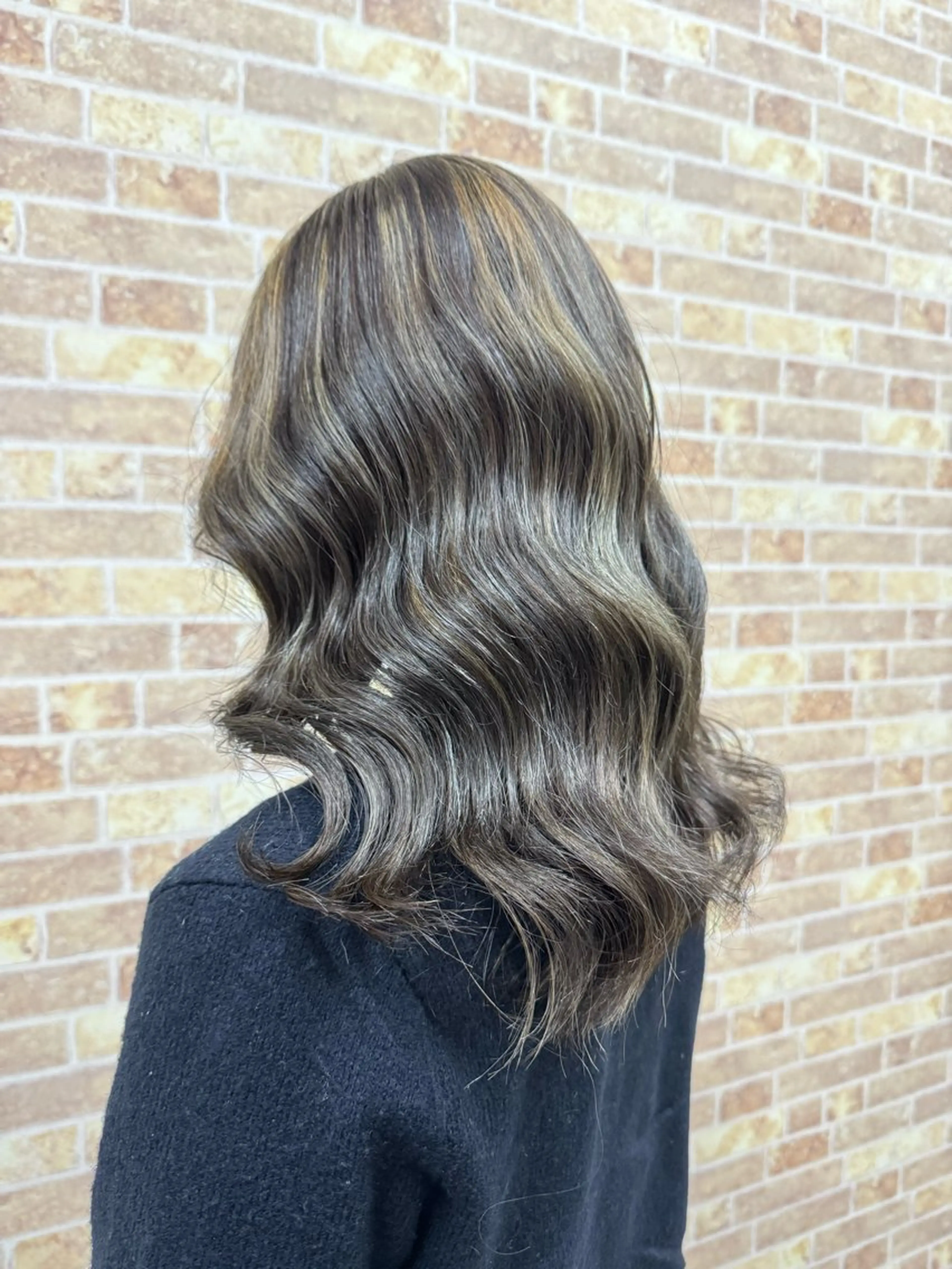 ロング ハイライト 皆川 千奈実のヘアスタイル